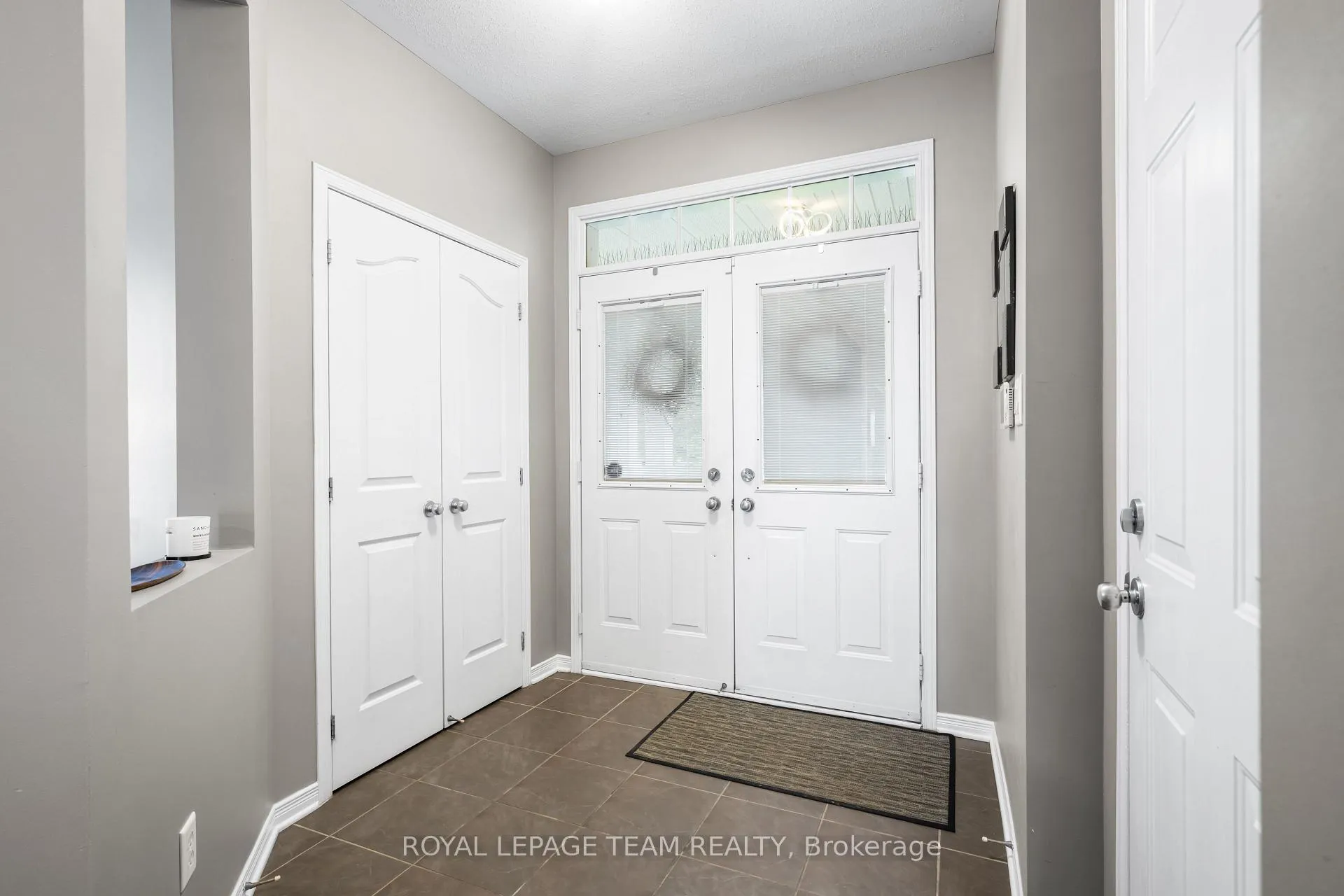 Photo 3 of 47 Blackshire Circle, Ottawa, Barrhaven - Stonebridge — HOMEH