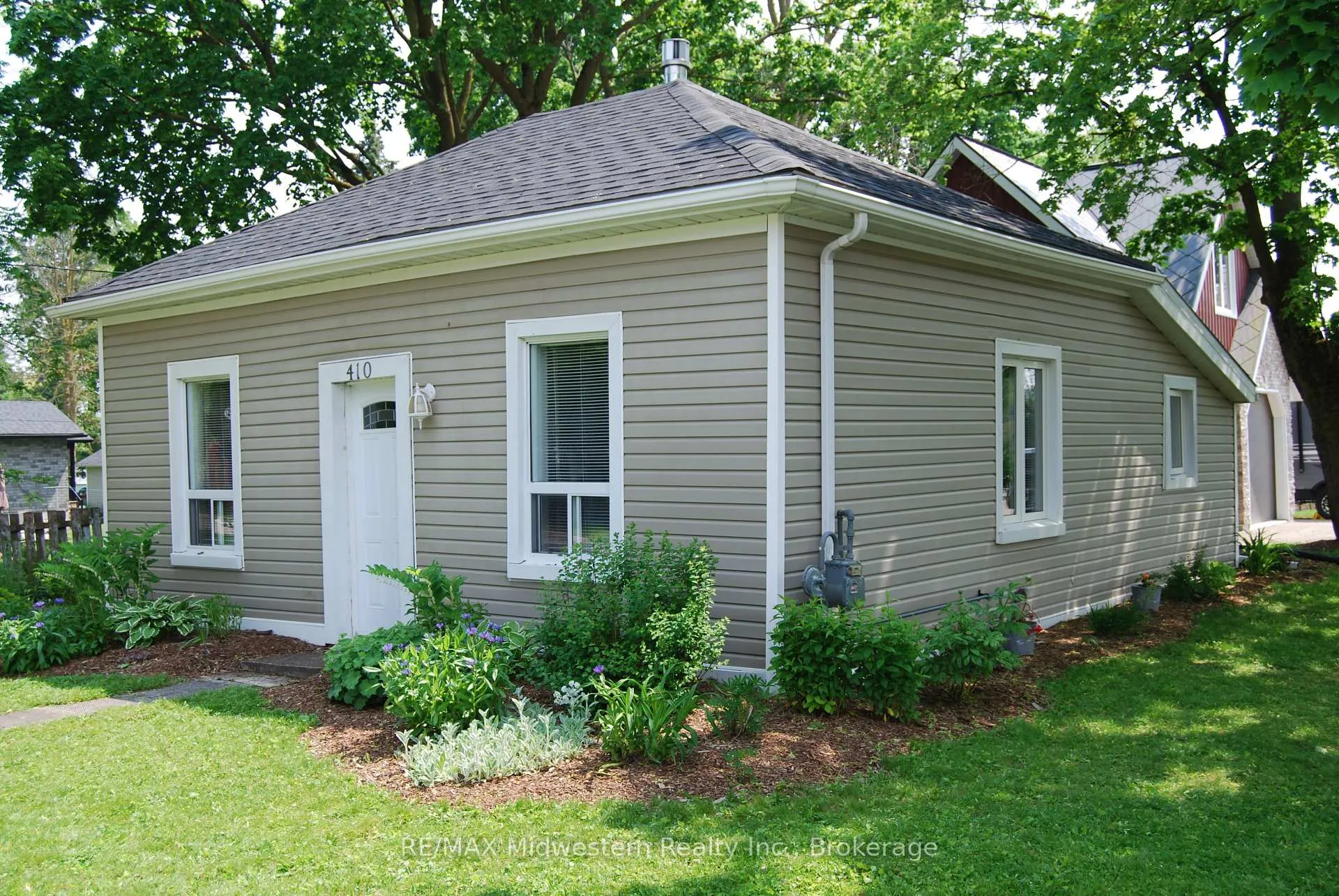 Photo 1 of 410 Temple Street, Minto — HOMEH