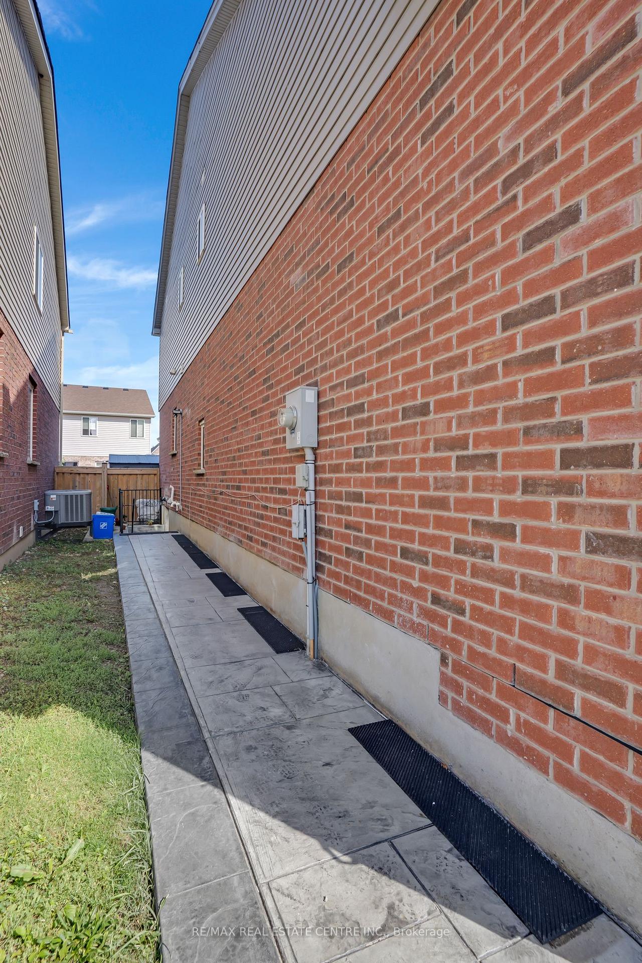 Photo 47 of 46 Stillwater Street, Kitchener — HOMEH