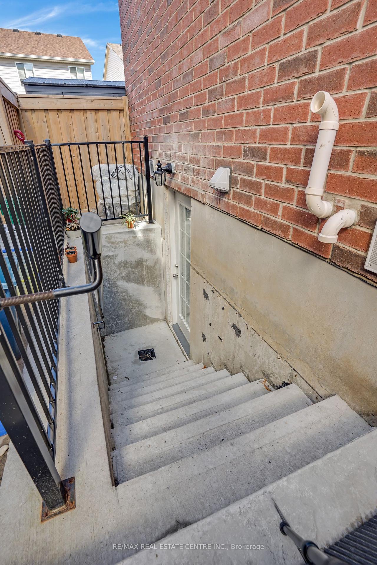 Photo 30 of 46 Stillwater Street, Kitchener — HOMEH