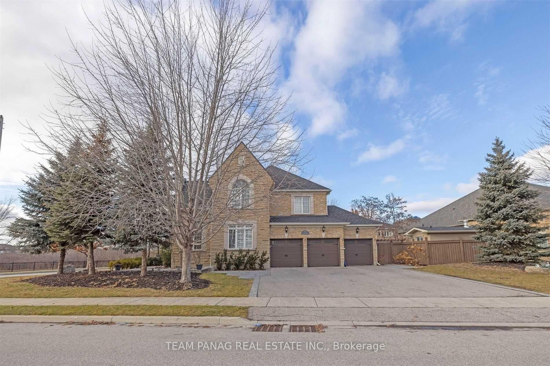Photo 3 of 73 Louvain Drive, Brampton, Vales of Castlemore North — HOMEH