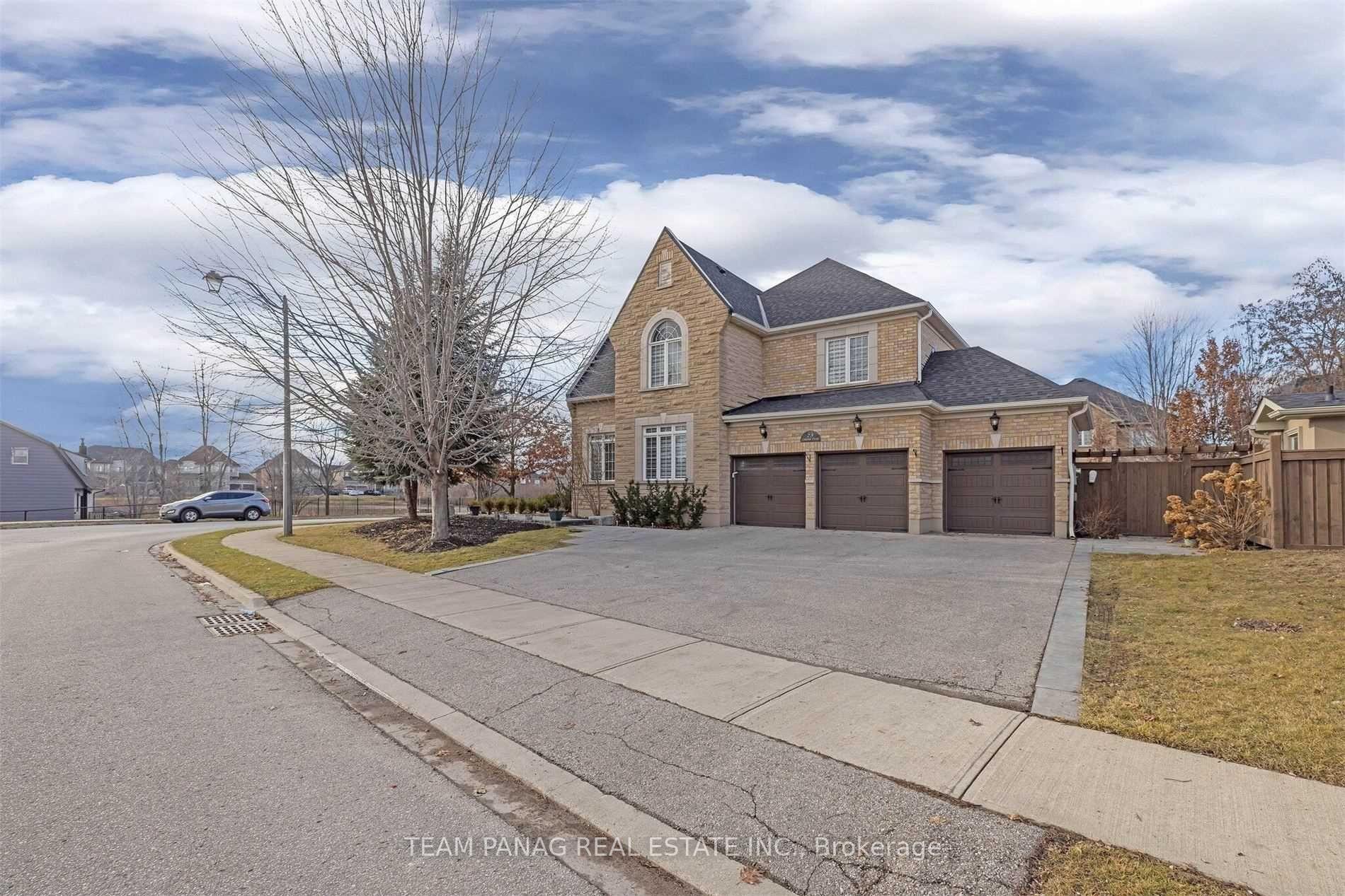 Photo 2 of 73 Louvain Drive, Brampton, Vales of Castlemore North — HOMEH