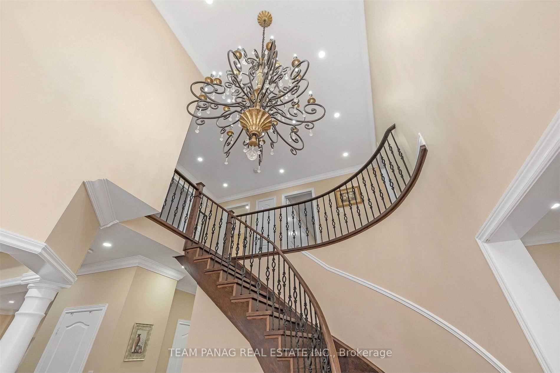 Photo 7 of 73 Louvain Drive, Brampton, Vales of Castlemore North — HOMEH