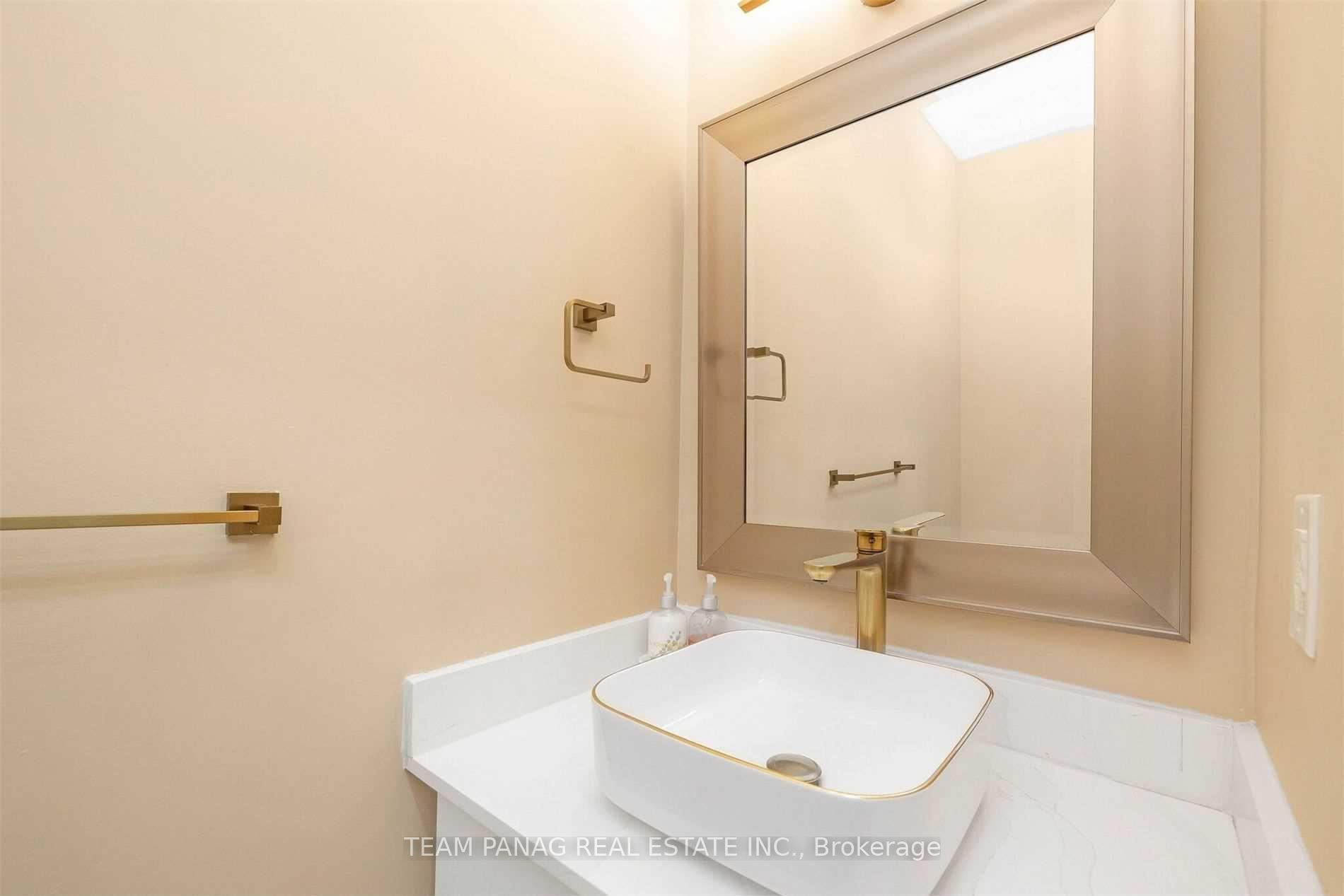 Photo 11 of 73 Louvain Drive, Brampton, Vales of Castlemore North — HOMEH