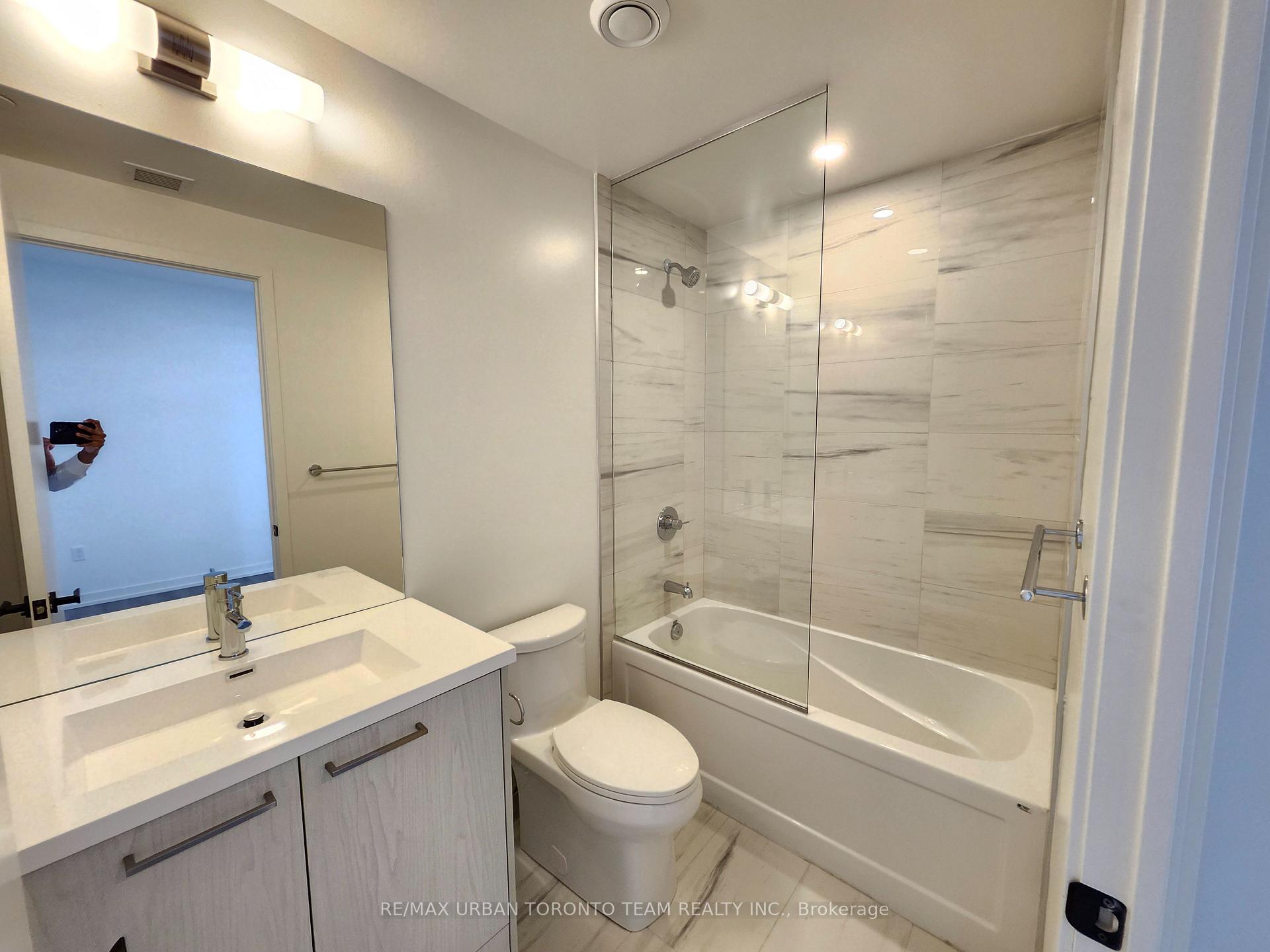Photo 8 of Unit 4103, 28 Interchange Way, Vaughan, Vaughan Corporate Centre — HOMEH