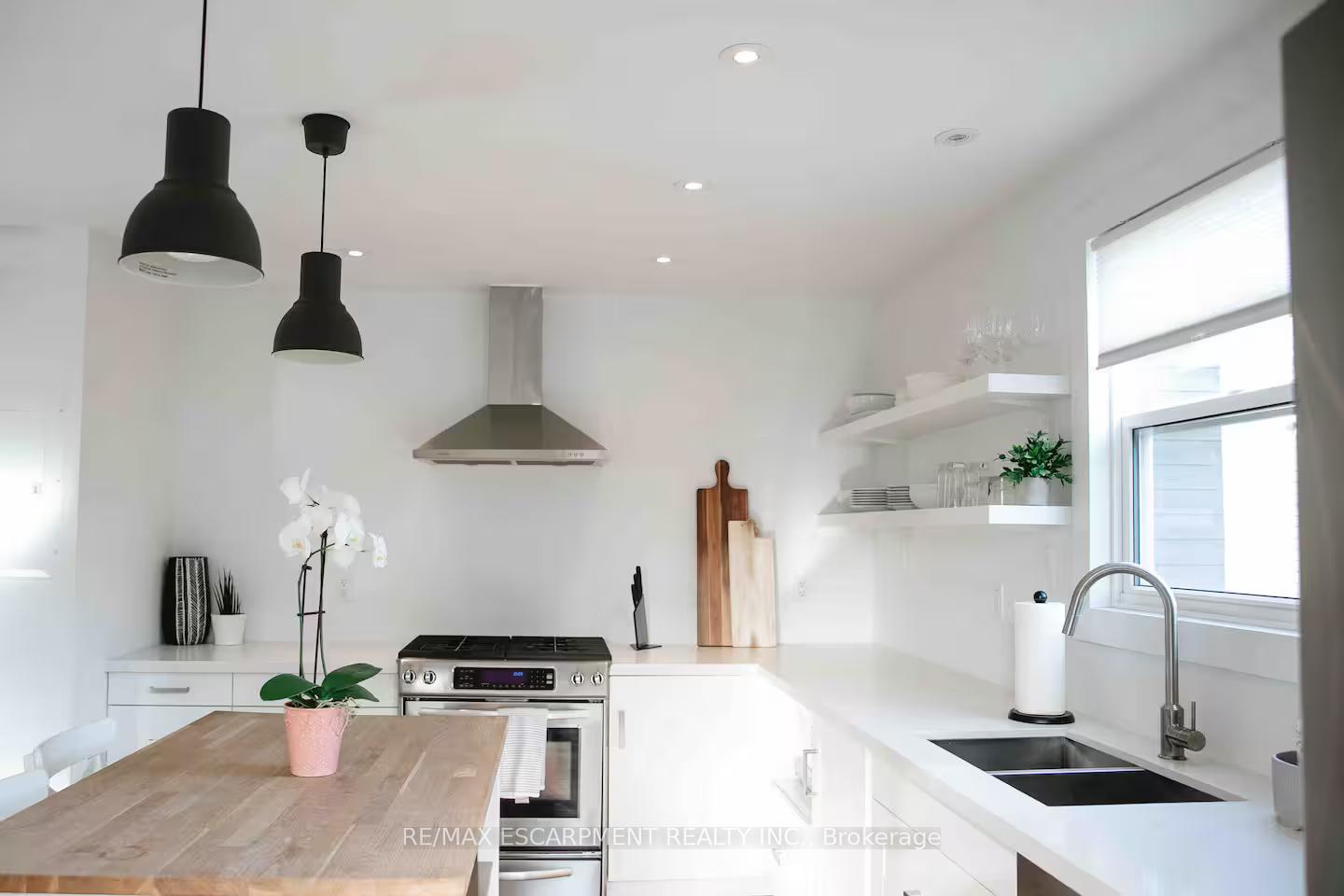 Photo 7 of Unit 2, 426 Wilson Street E, Hamilton, Ancaster — HOMEH