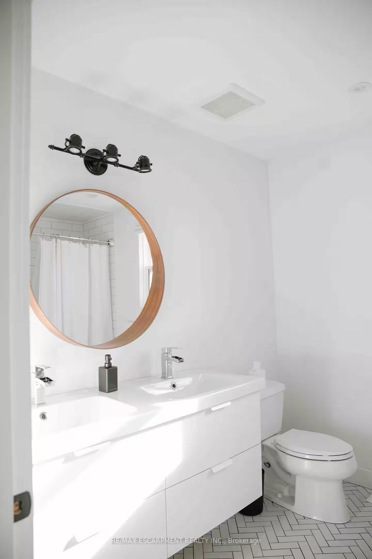 Photo 13 of Unit 2, 426 Wilson Street E, Hamilton, Ancaster — HOMEH