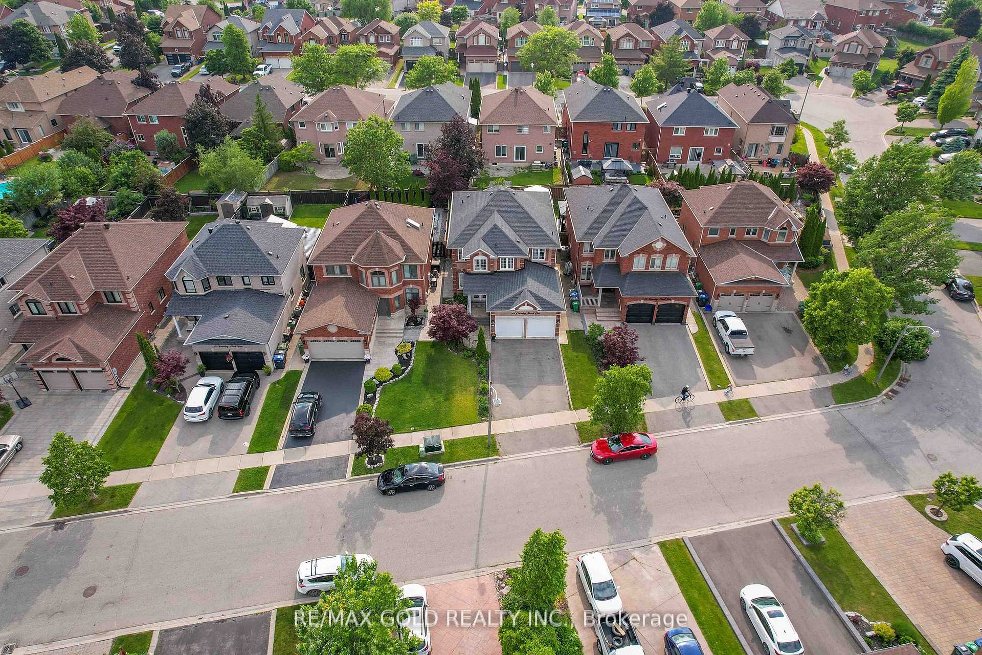 Photo 35 of 14 Country Stroll Crescent, Caledon, Bolton West — HOMEH
