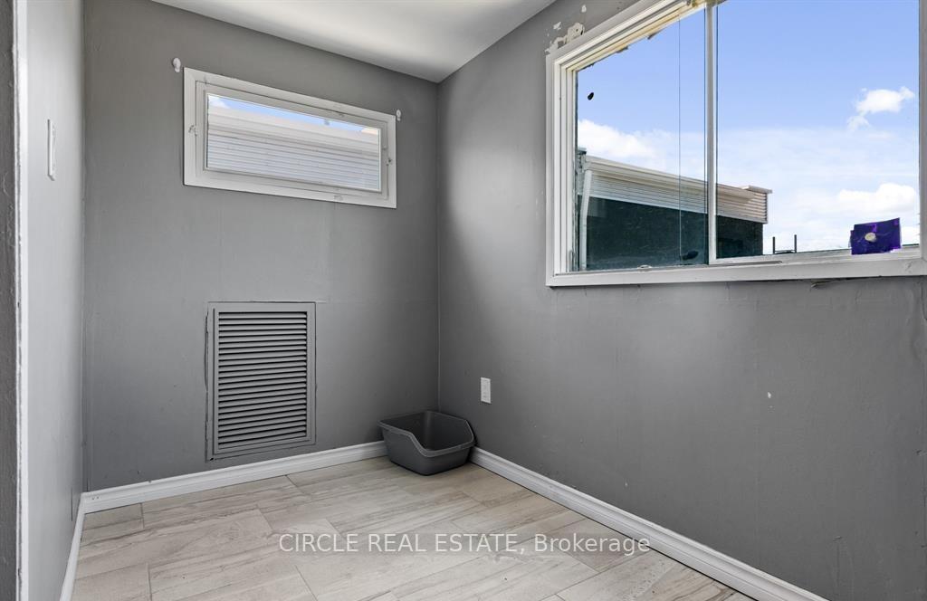 Photo 3 of 410 Erie Street E, Windsor — HOMEH