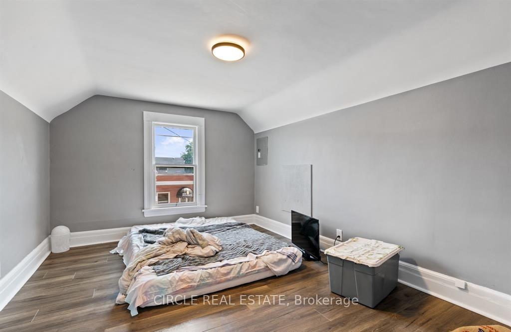 Photo 8 of 410 Erie Street E, Windsor — HOMEH