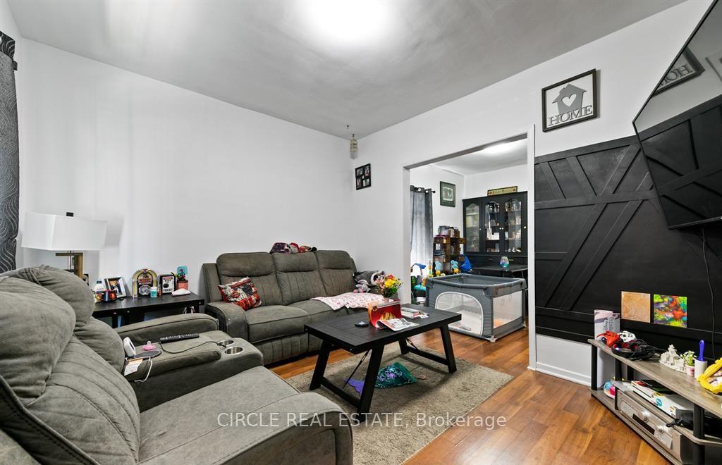 Photo 16 of 410 Erie Street E, Windsor — HOMEH