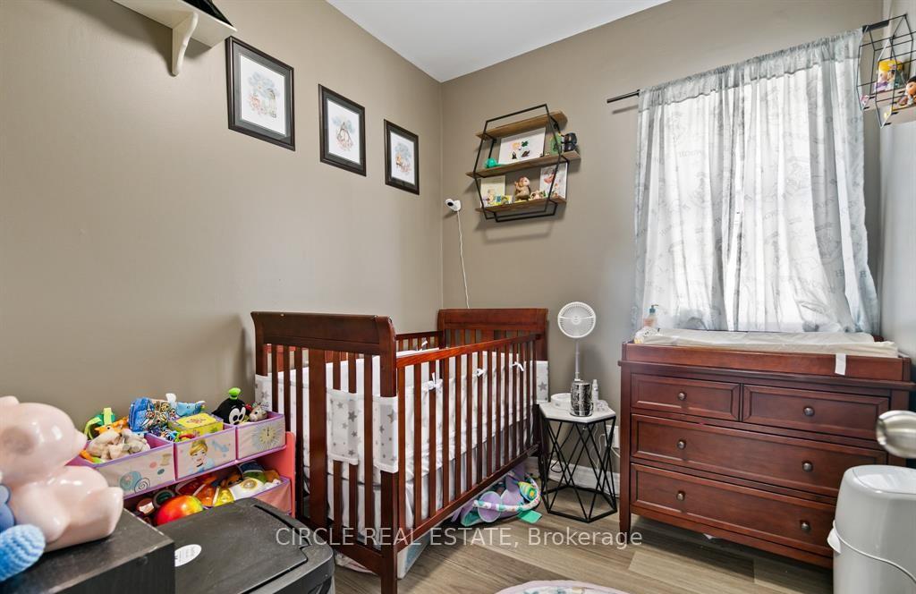 Photo 11 of 410 Erie Street E, Windsor — HOMEH