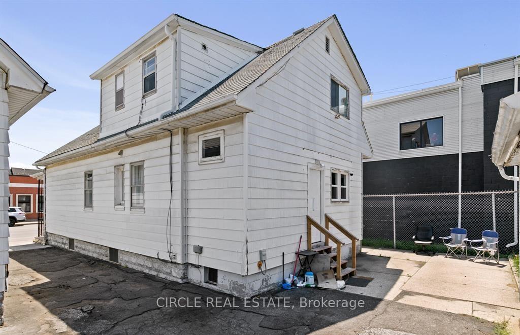 Photo 14 of 410 Erie Street E, Windsor — HOMEH