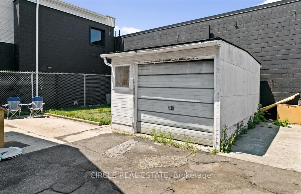 Photo 10 of 410 Erie Street E, Windsor — HOMEH