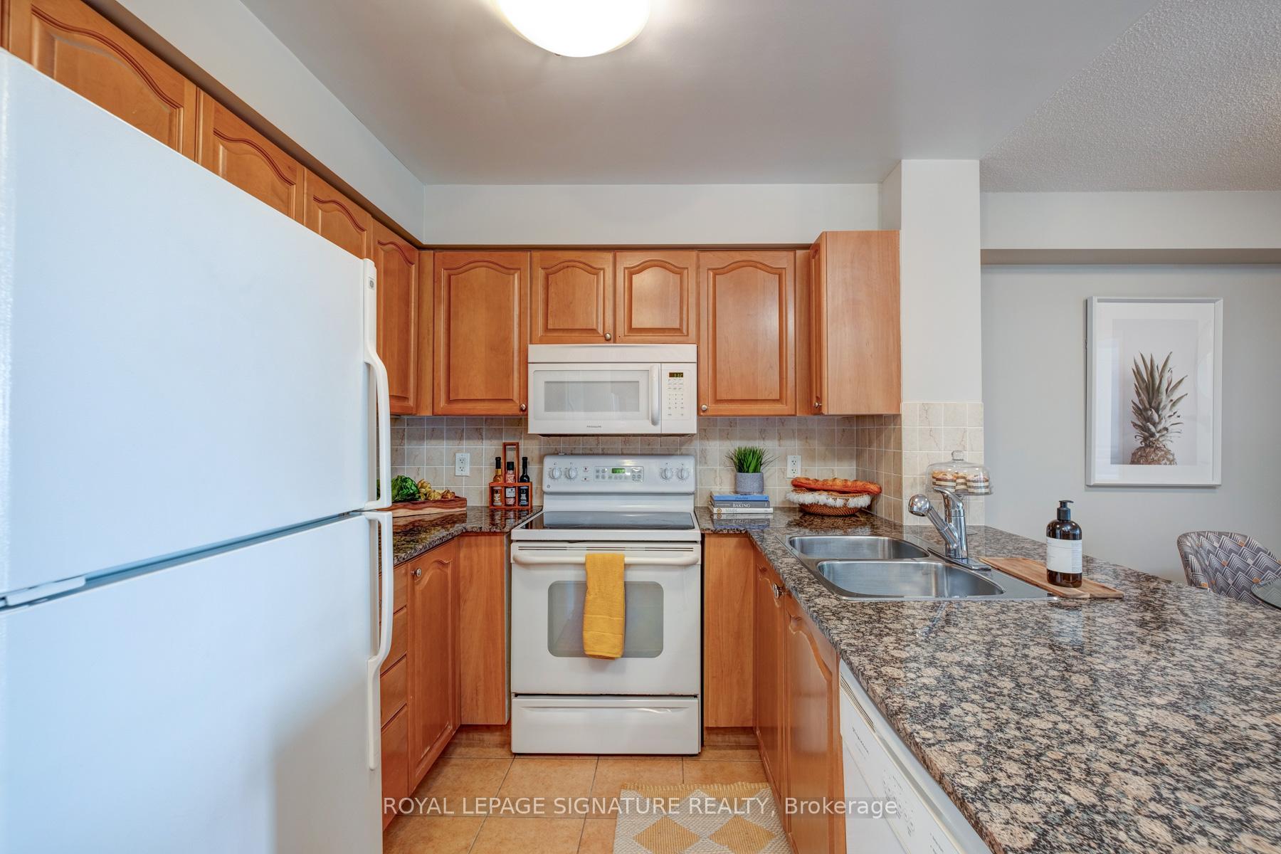 Photo 15 of Unit 402, 1863 Queen Street E, Toronto, The Beaches — HOMEH