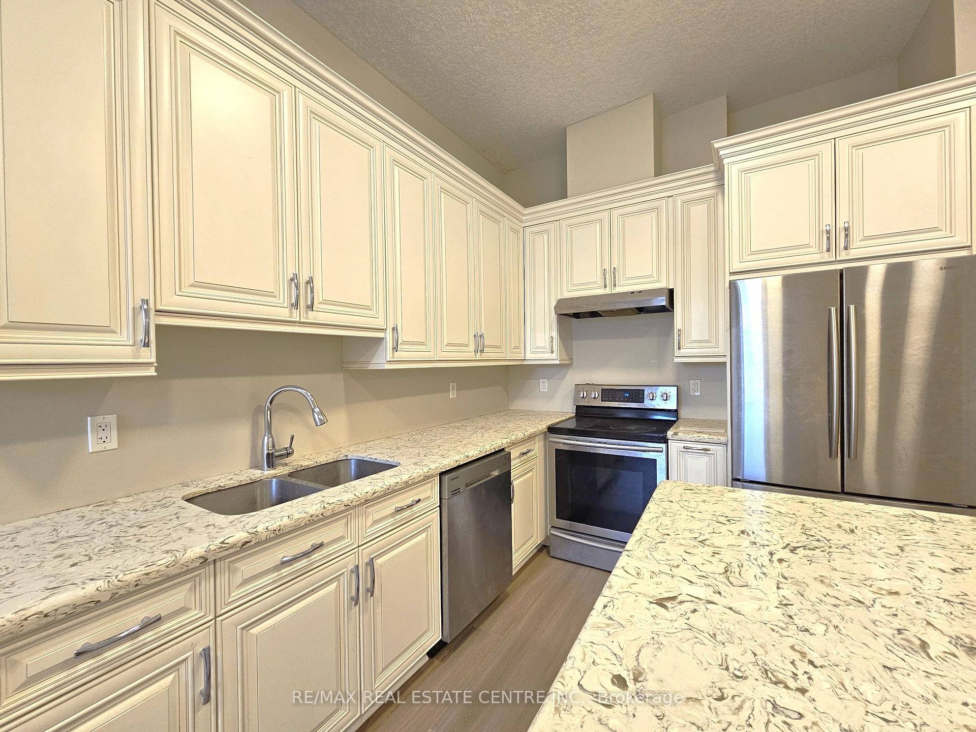Photo 7 of Unit 205, 757 King Street E, Cambridge — HOMEH