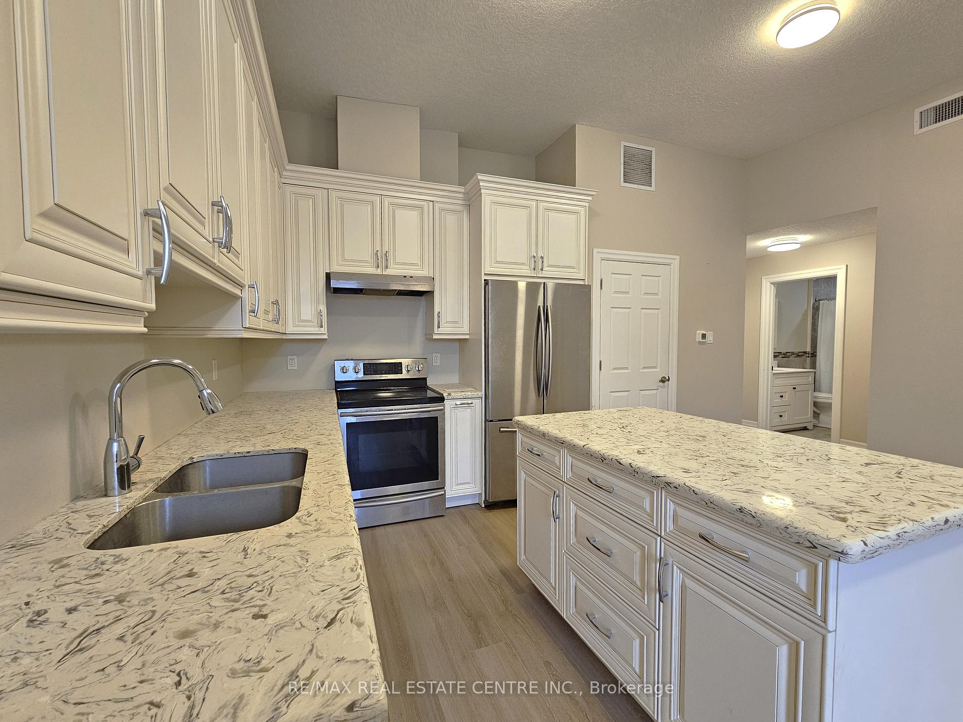 Photo 2 of Unit 205, 757 King Street E, Cambridge — HOMEH