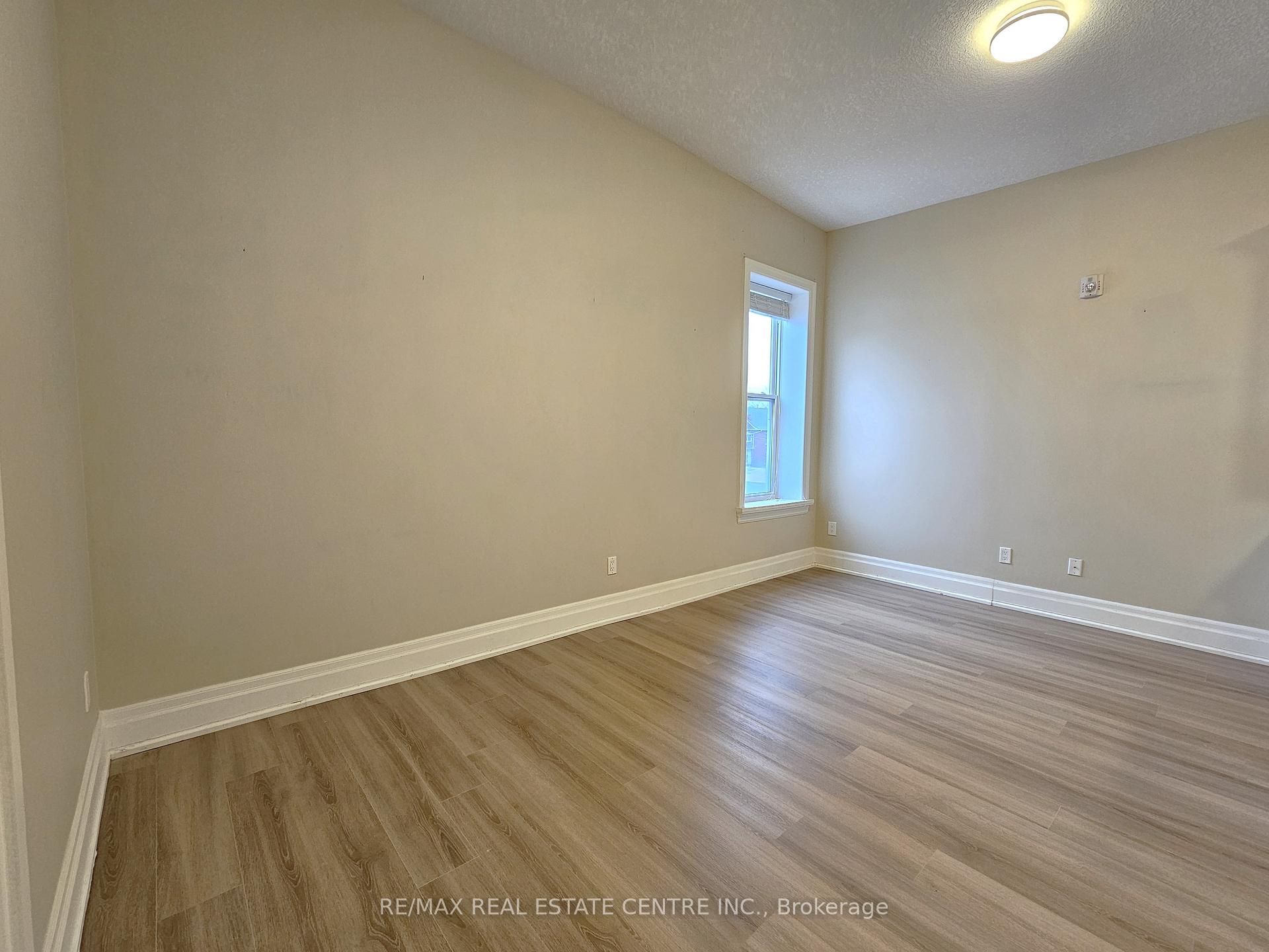 Photo 4 of Unit 205, 757 King Street E, Cambridge — HOMEH