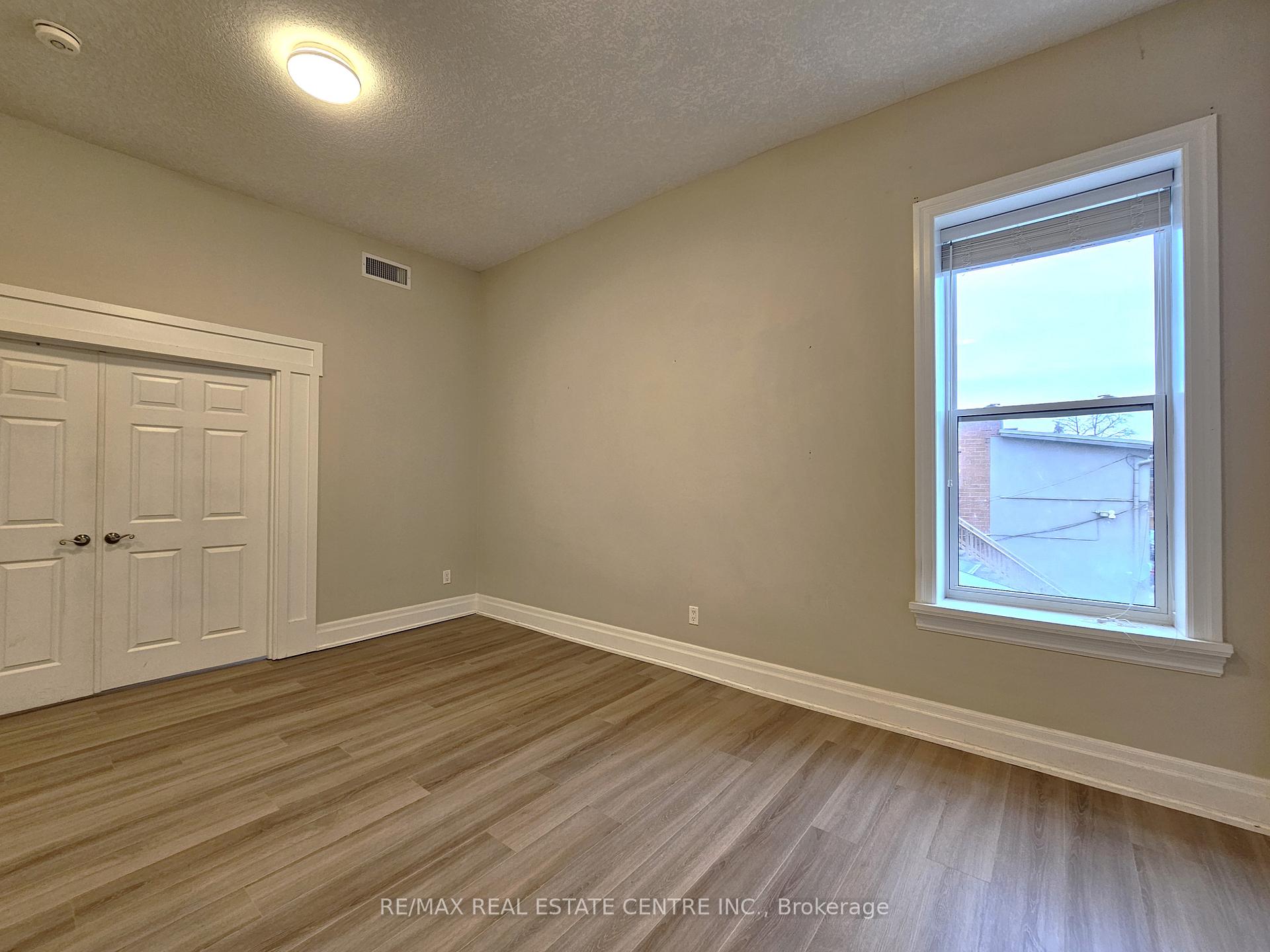 Photo 5 of Unit 205, 757 King Street E, Cambridge — HOMEH