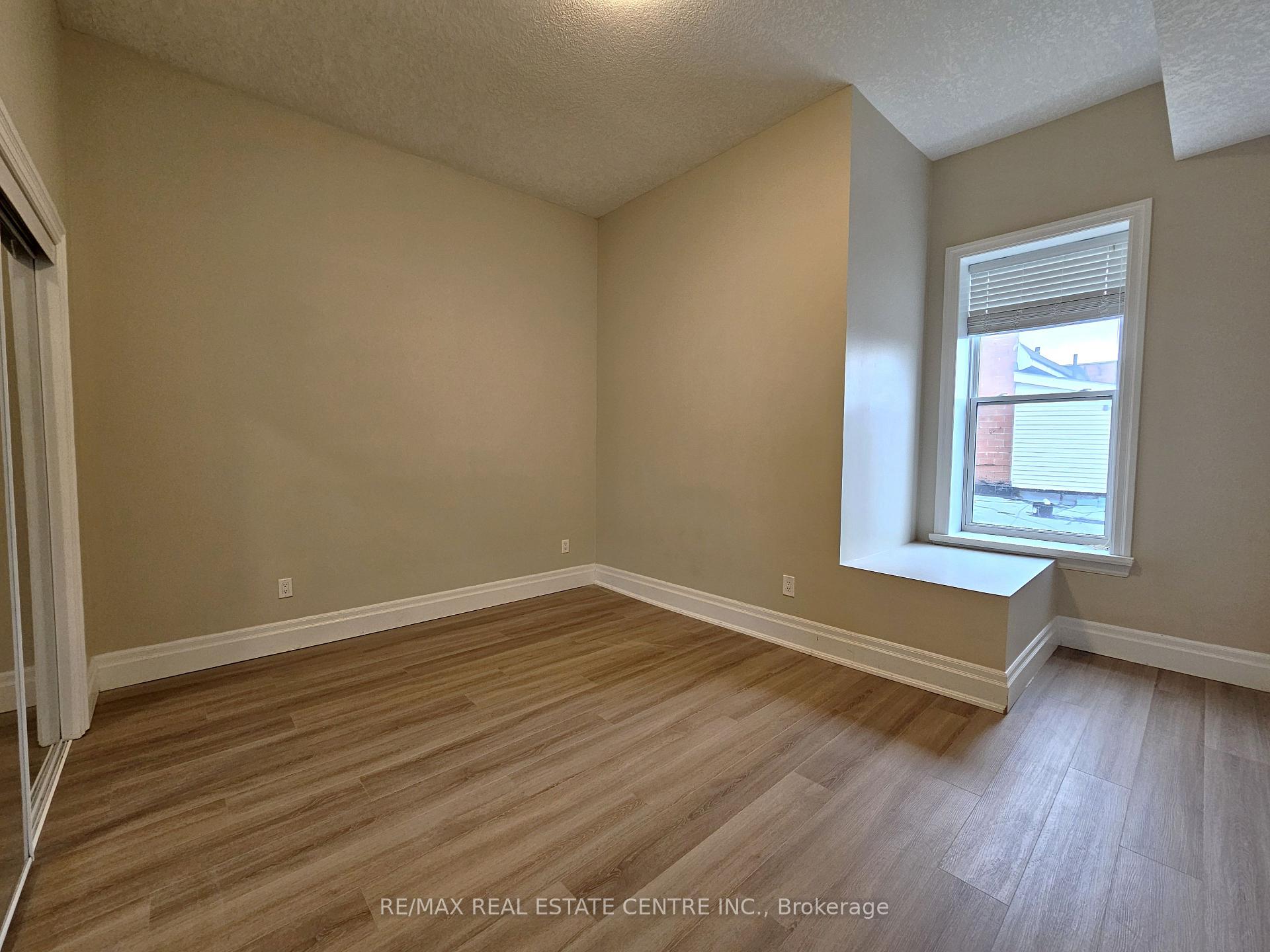 Photo 10 of Unit 205, 757 King Street E, Cambridge — HOMEH