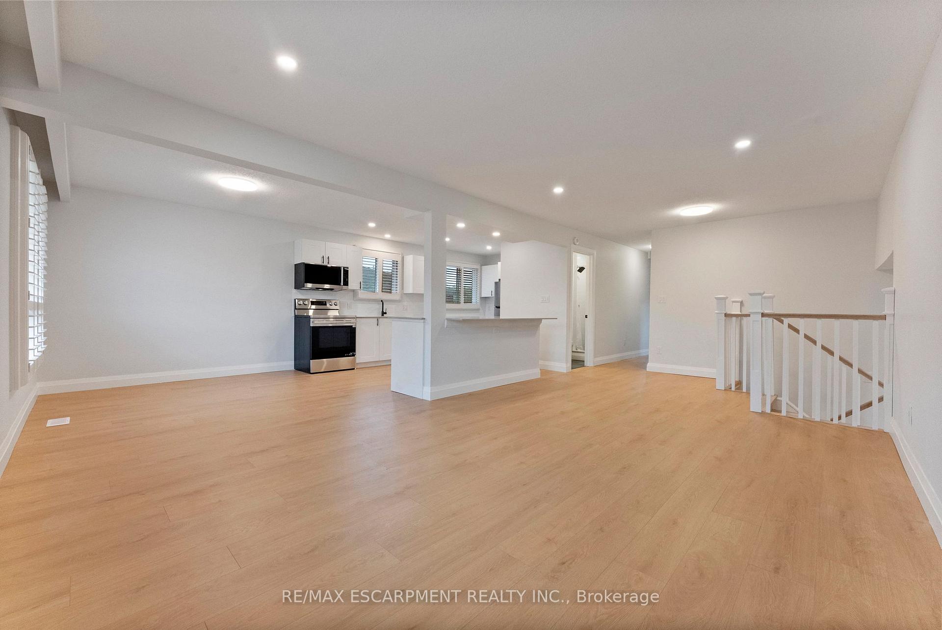 Photo 23 of 11 Marcella Crescent, Hamilton, Gershome — HOMEH
