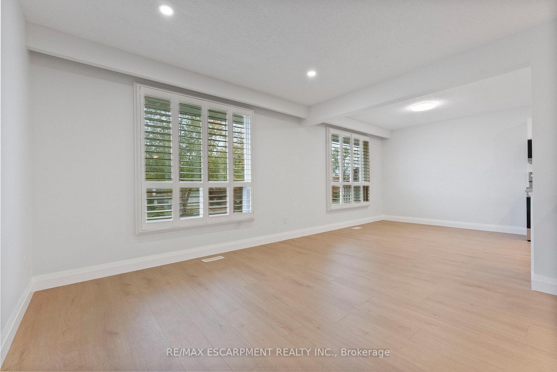 Photo 13 of 11 Marcella Crescent, Hamilton, Gershome — HOMEH