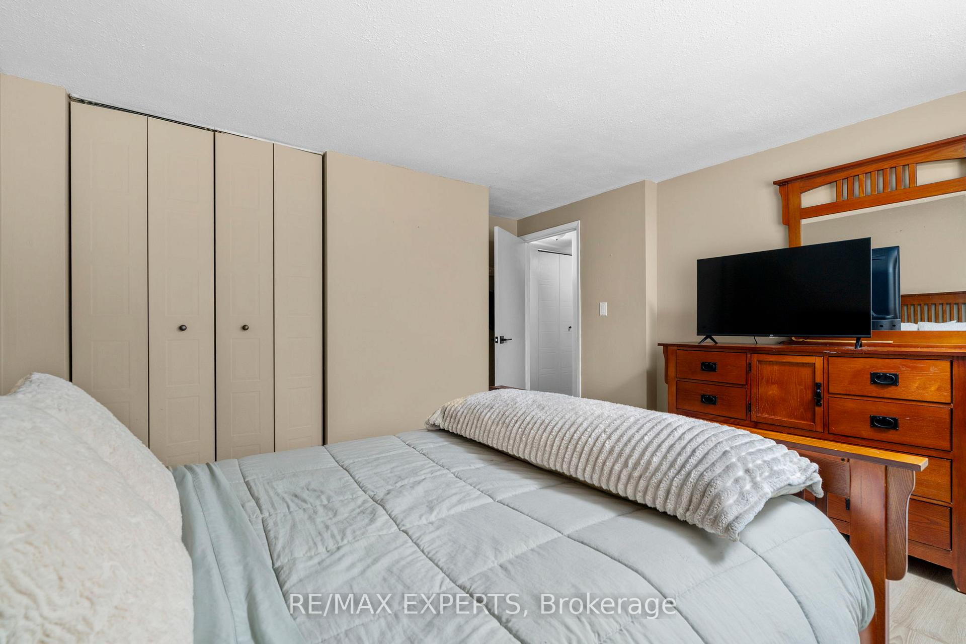 Photo 20 of 128 Heather Avenue, Cambridge — HOMEH