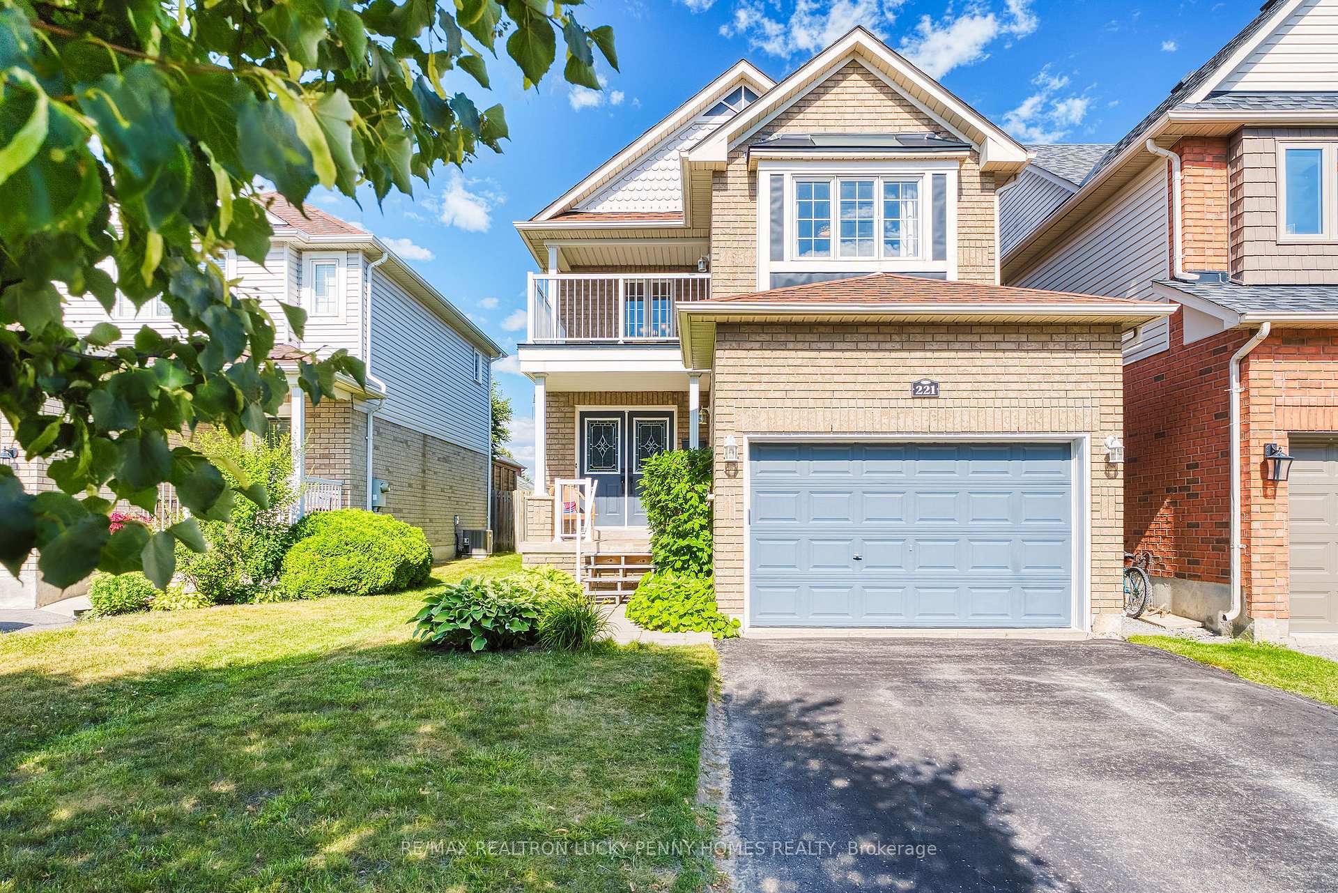 Photo 1 of 221 Madden Place, Clarington, Bowmanville — HOMEH