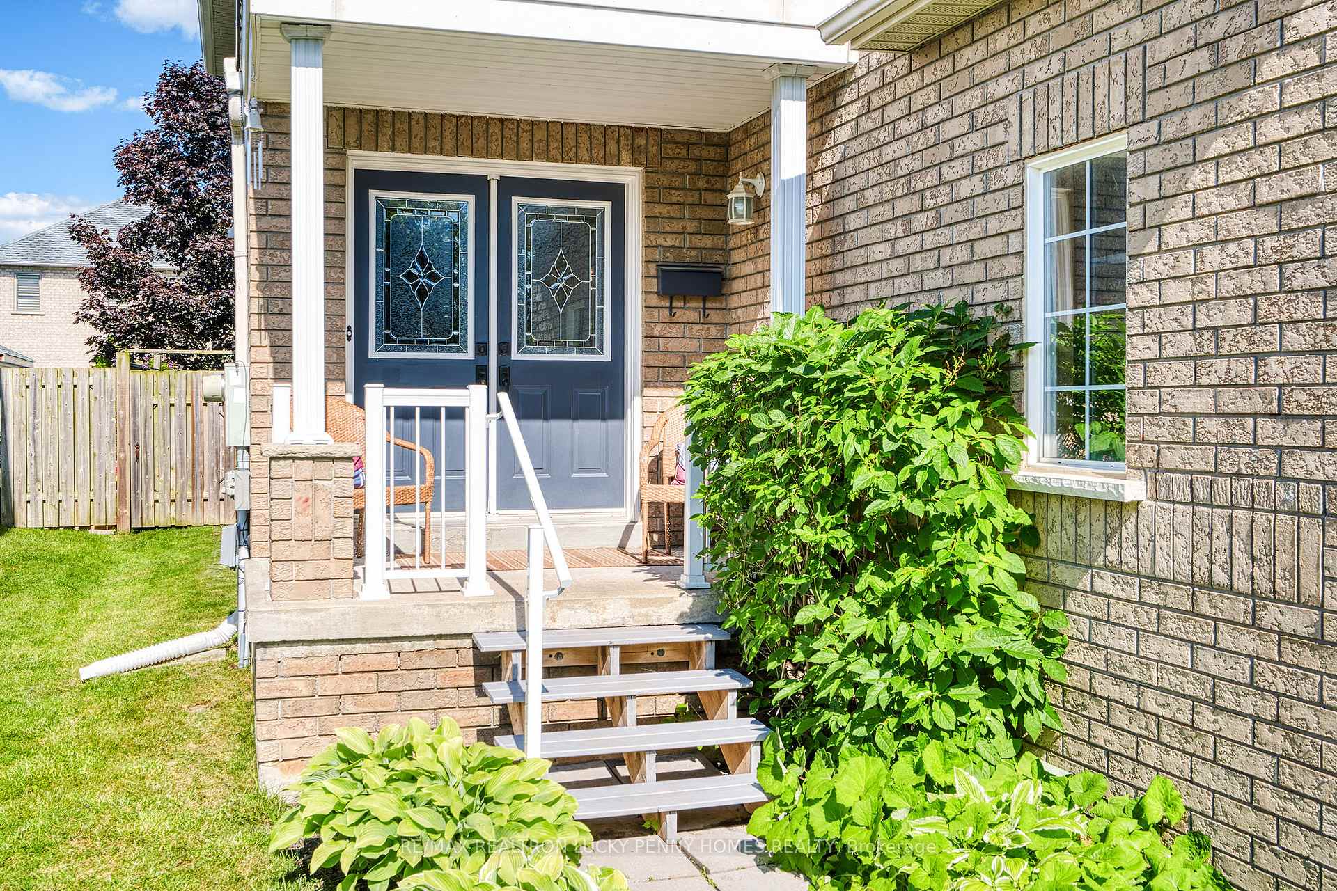 Photo 6 of 221 Madden Place, Clarington, Bowmanville — HOMEH