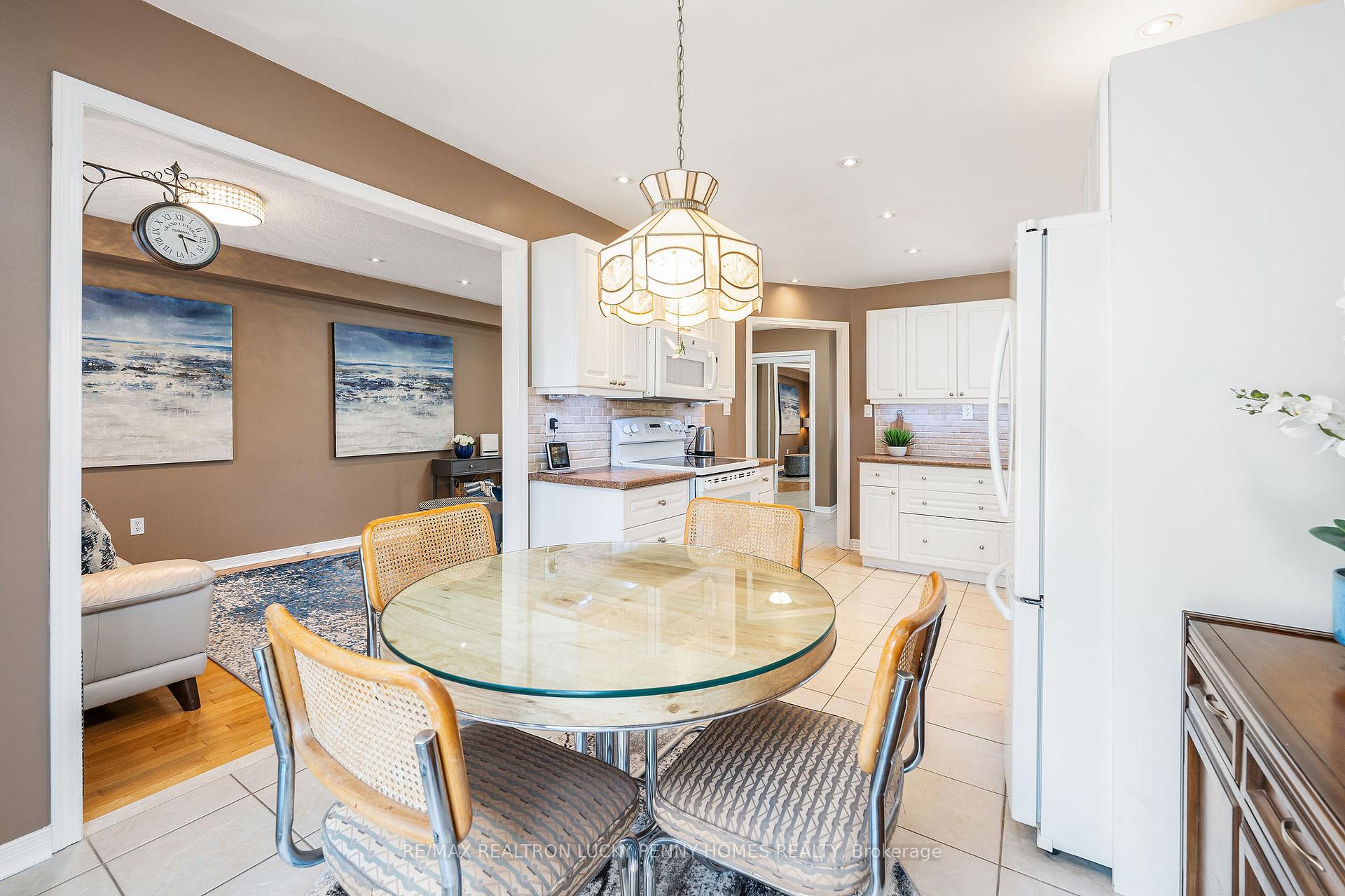 Photo 5 of 221 Madden Place, Clarington, Bowmanville — HOMEH