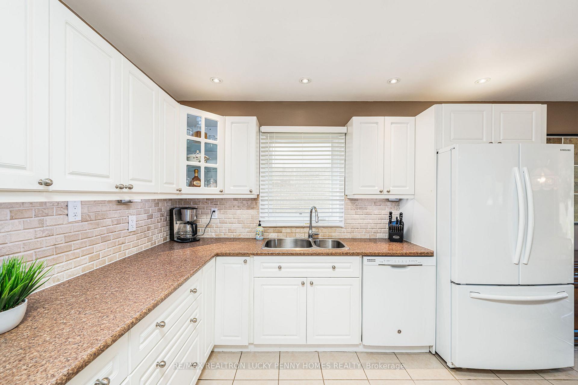 Photo 16 of 221 Madden Place, Clarington, Bowmanville — HOMEH