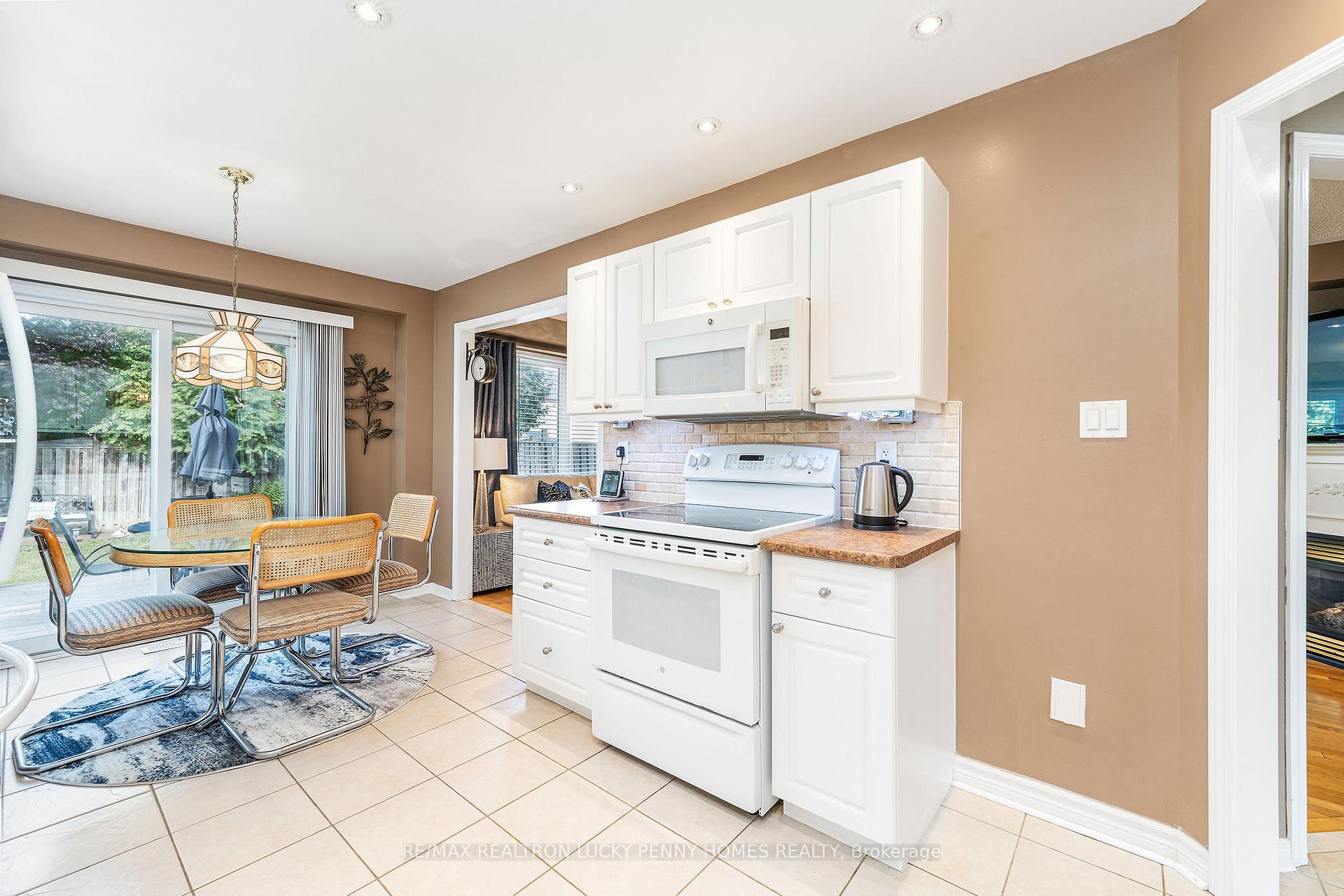 Photo 7 of 221 Madden Place, Clarington, Bowmanville — HOMEH