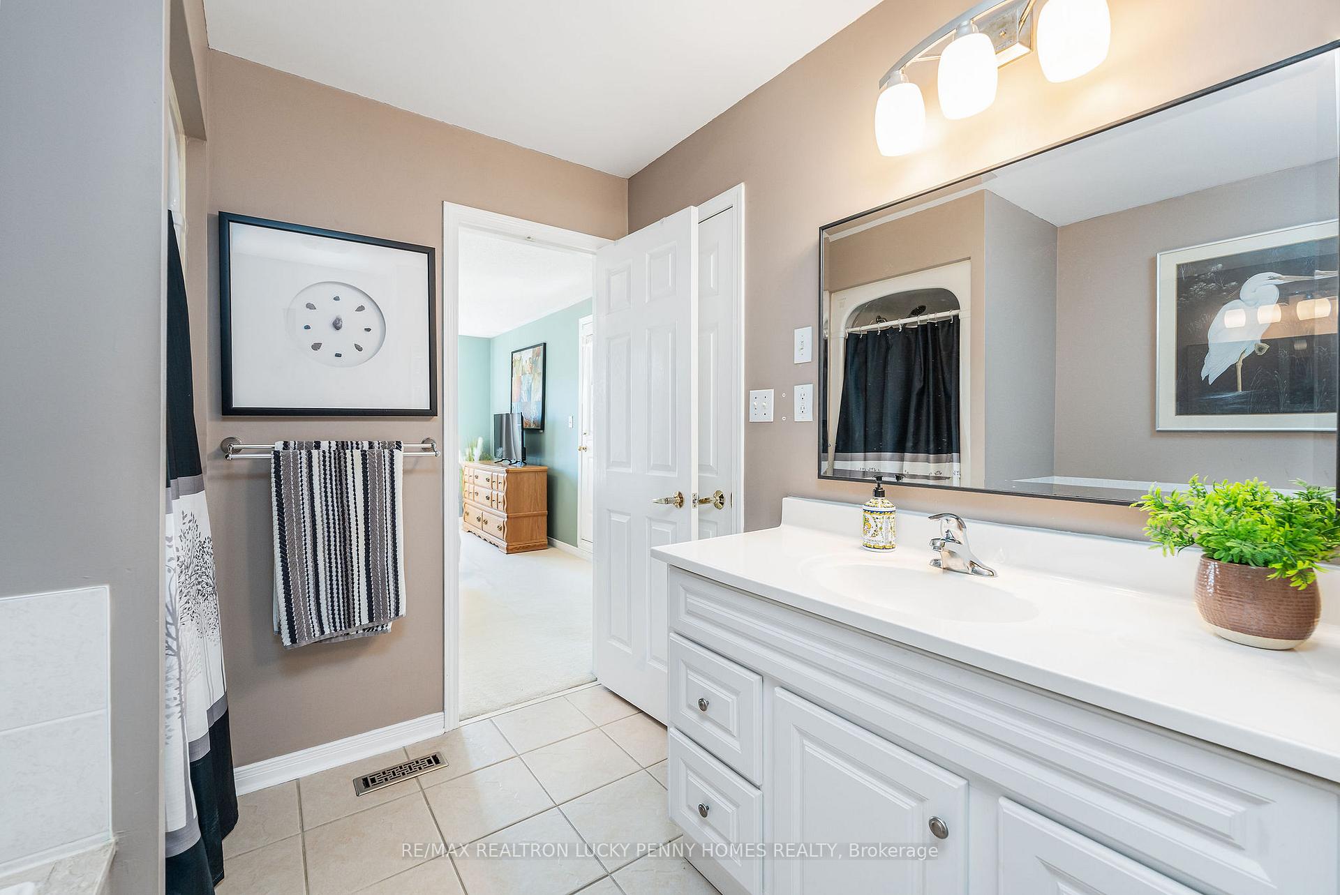 Photo 25 of 221 Madden Place, Clarington, Bowmanville — HOMEH