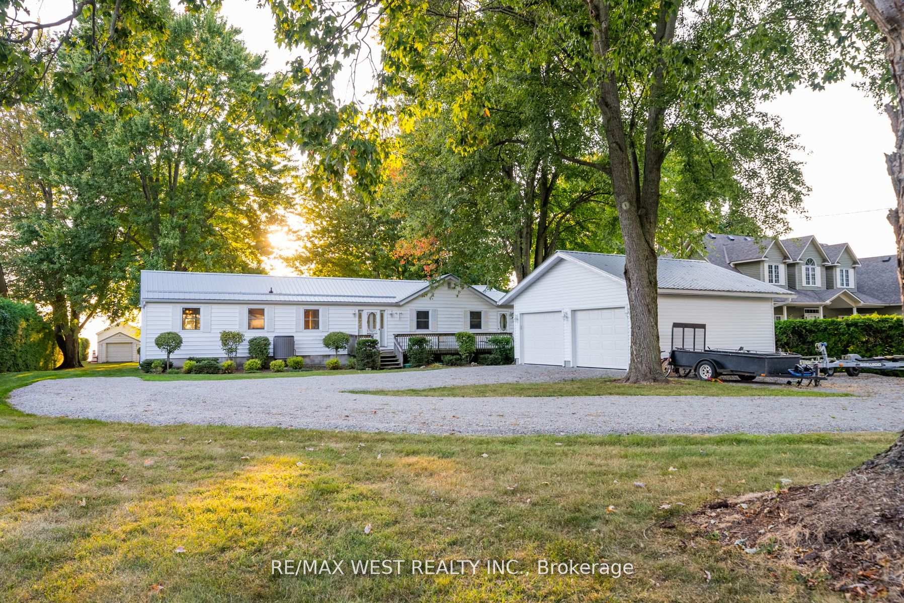 Photo 2 of 1668 Lakeshore Drive, Ramara, Brechin — HOMEH