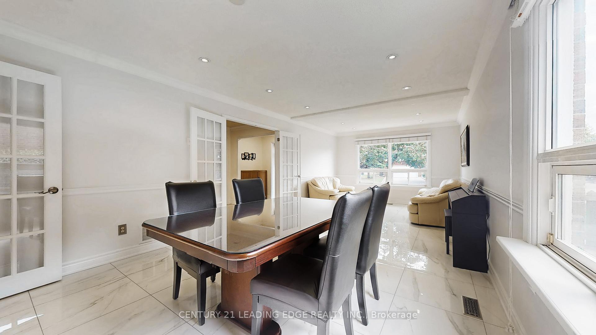 Photo 3 of 10 Vivaldi Crescent, Brampton, Brampton South — HOMEH