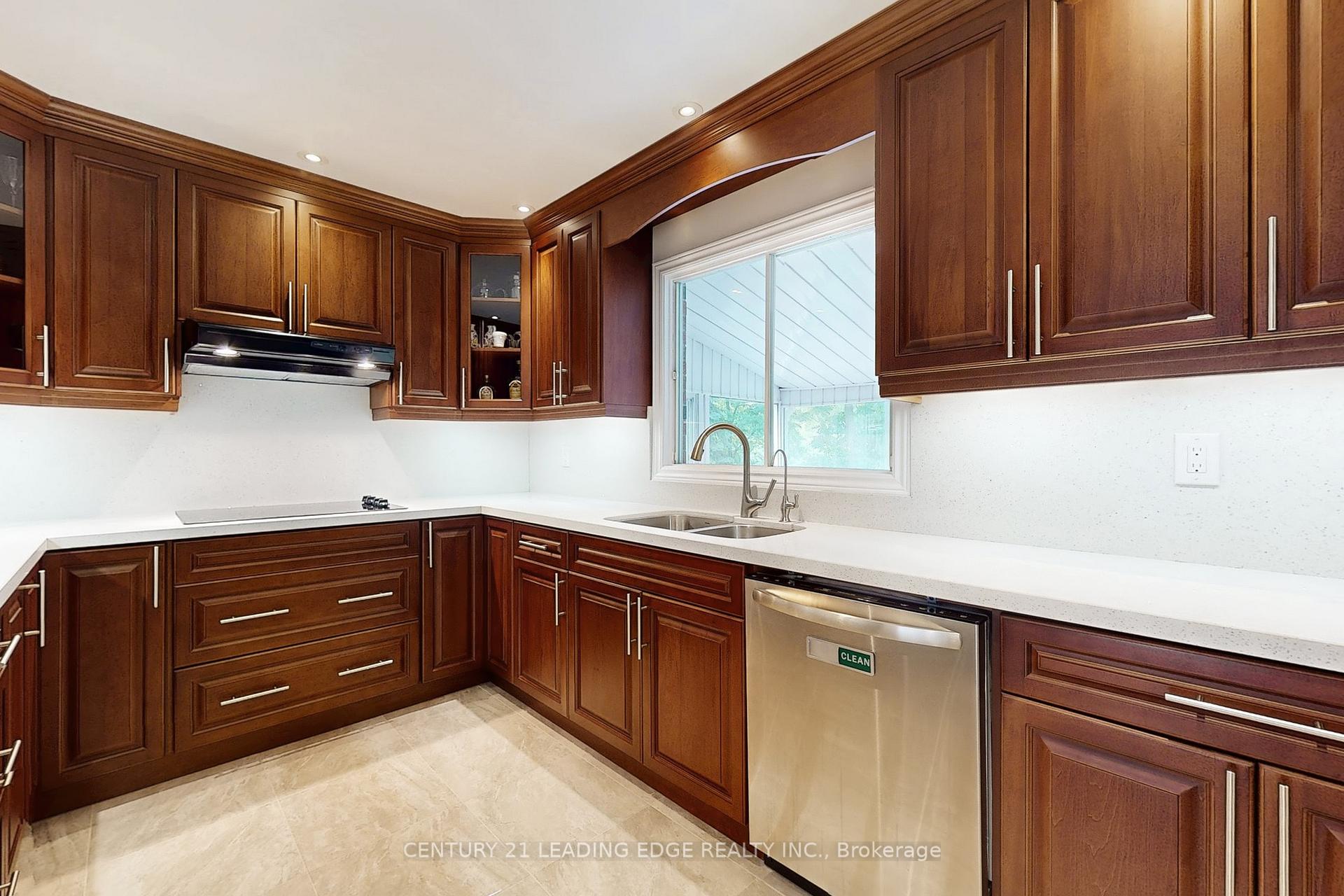 Photo 13 of 10 Vivaldi Crescent, Brampton, Brampton South — HOMEH