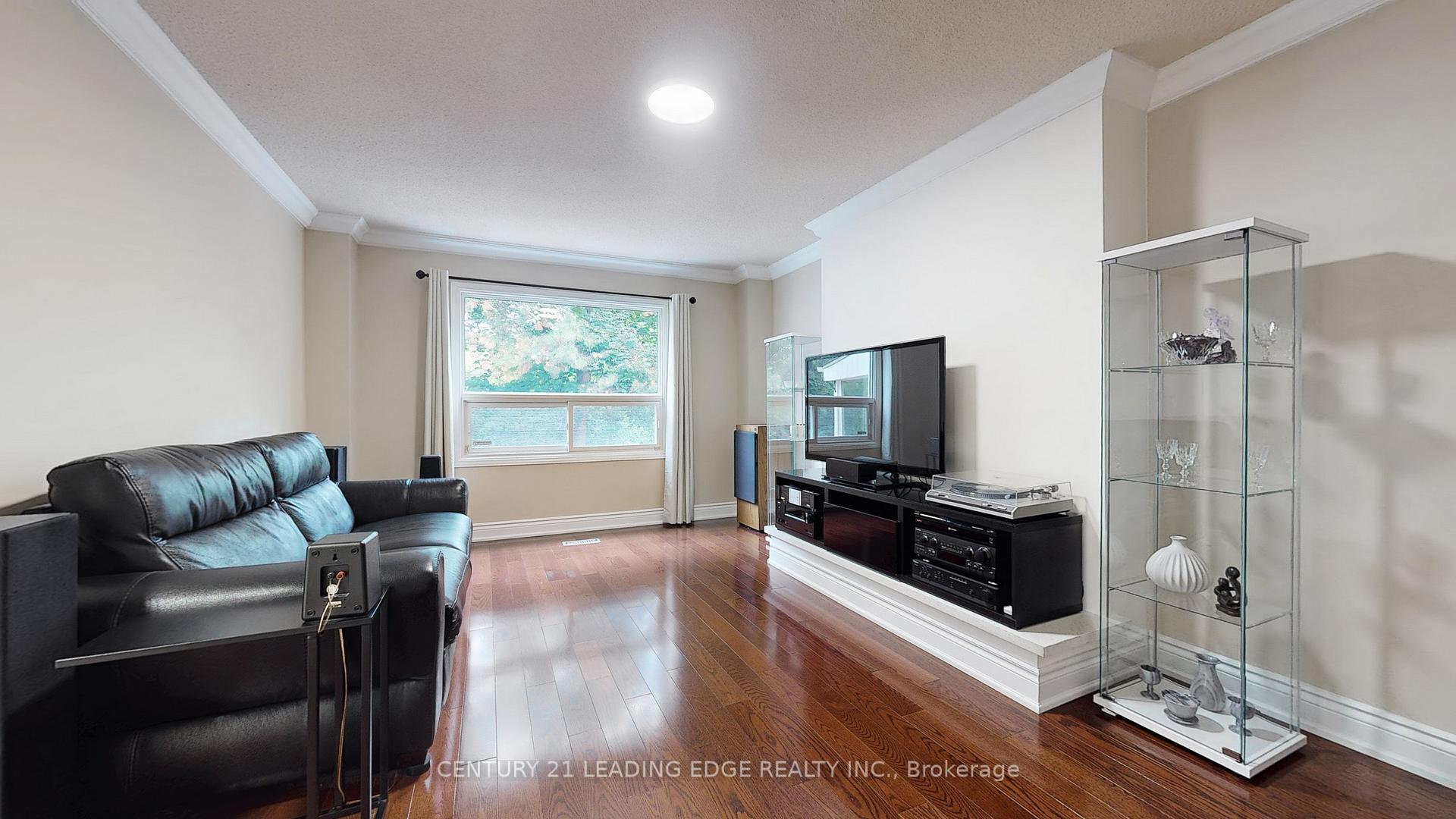 Photo 11 of 10 Vivaldi Crescent, Brampton, Brampton South — HOMEH