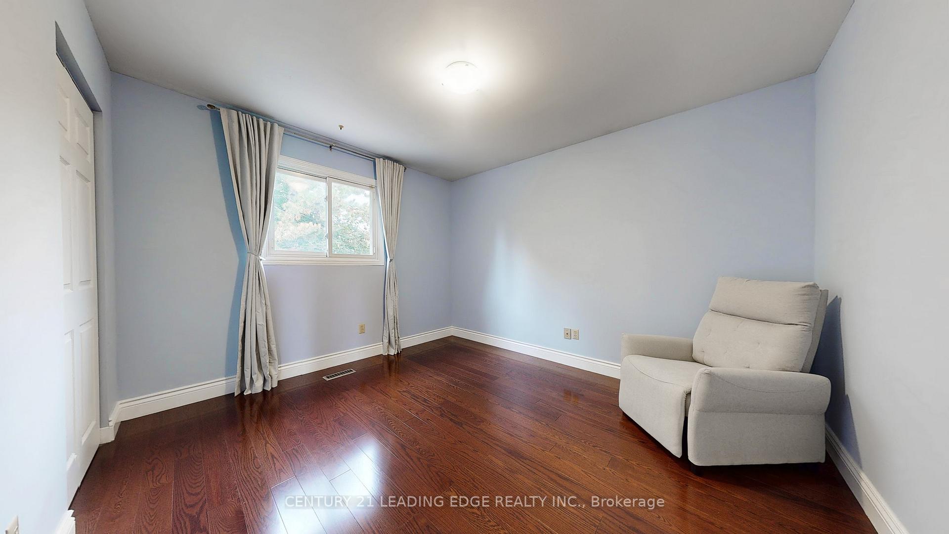 Photo 12 of 10 Vivaldi Crescent, Brampton, Brampton South — HOMEH