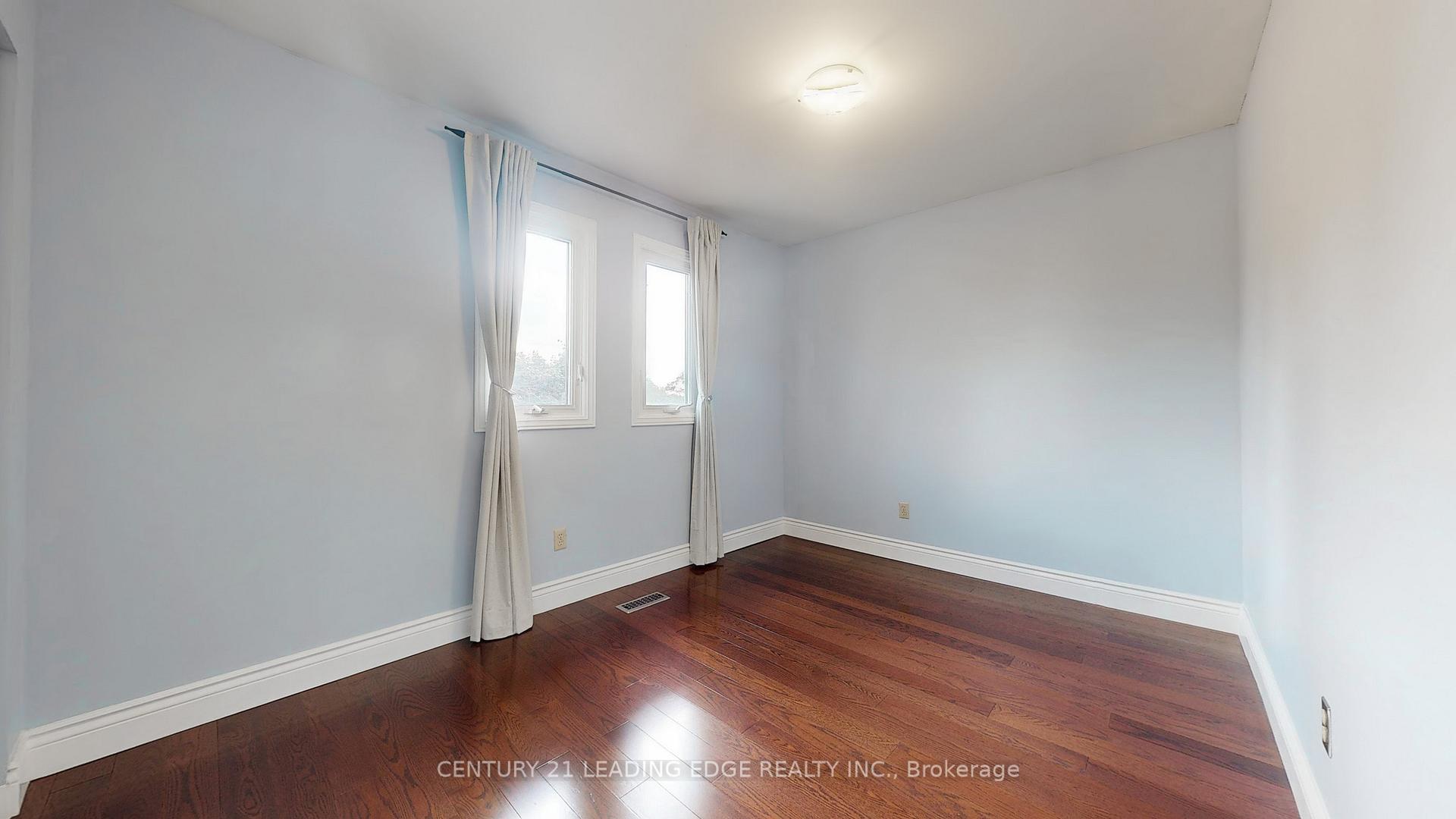 Photo 14 of 10 Vivaldi Crescent, Brampton, Brampton South — HOMEH