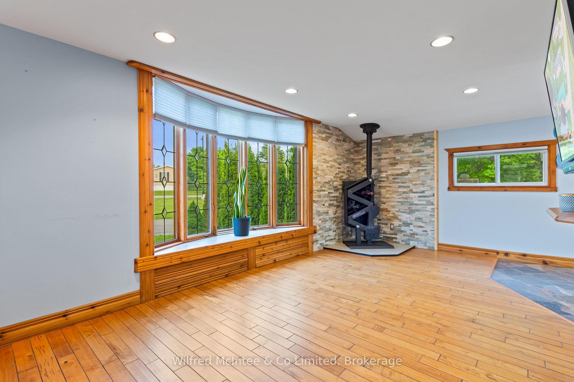 Photo 3 of 48 Maplewood Boulevard, Kincardine — HOMEH