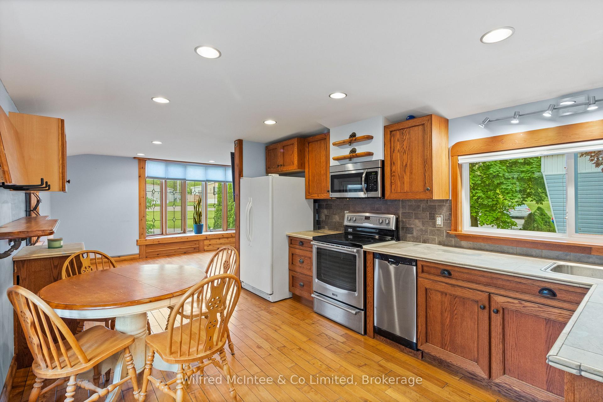 Photo 16 of 48 Maplewood Boulevard, Kincardine — HOMEH