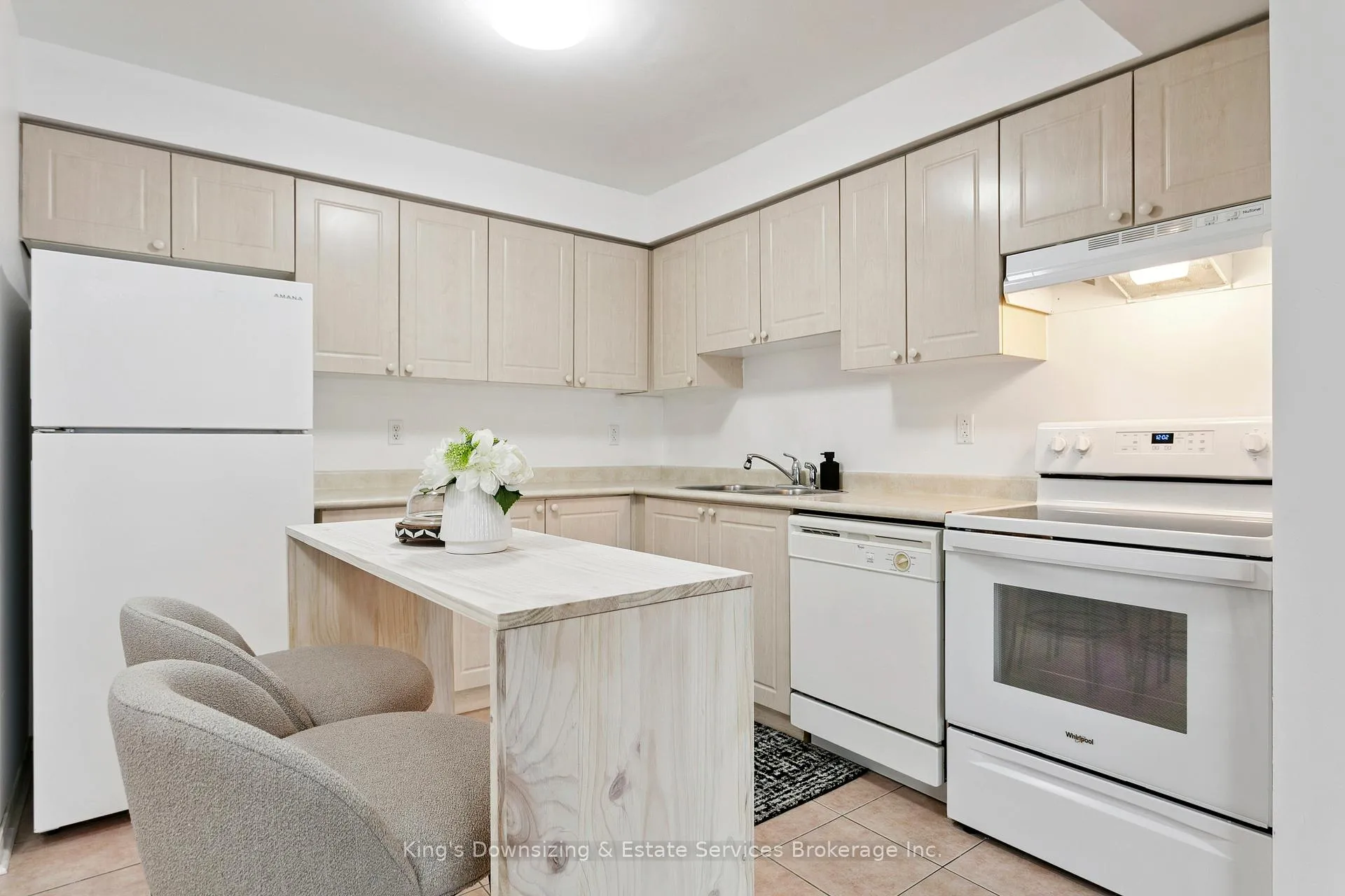 Photo 6 of 42 Lake Louise Drive, Brampton, Fletcher's Meadow — HOMEH