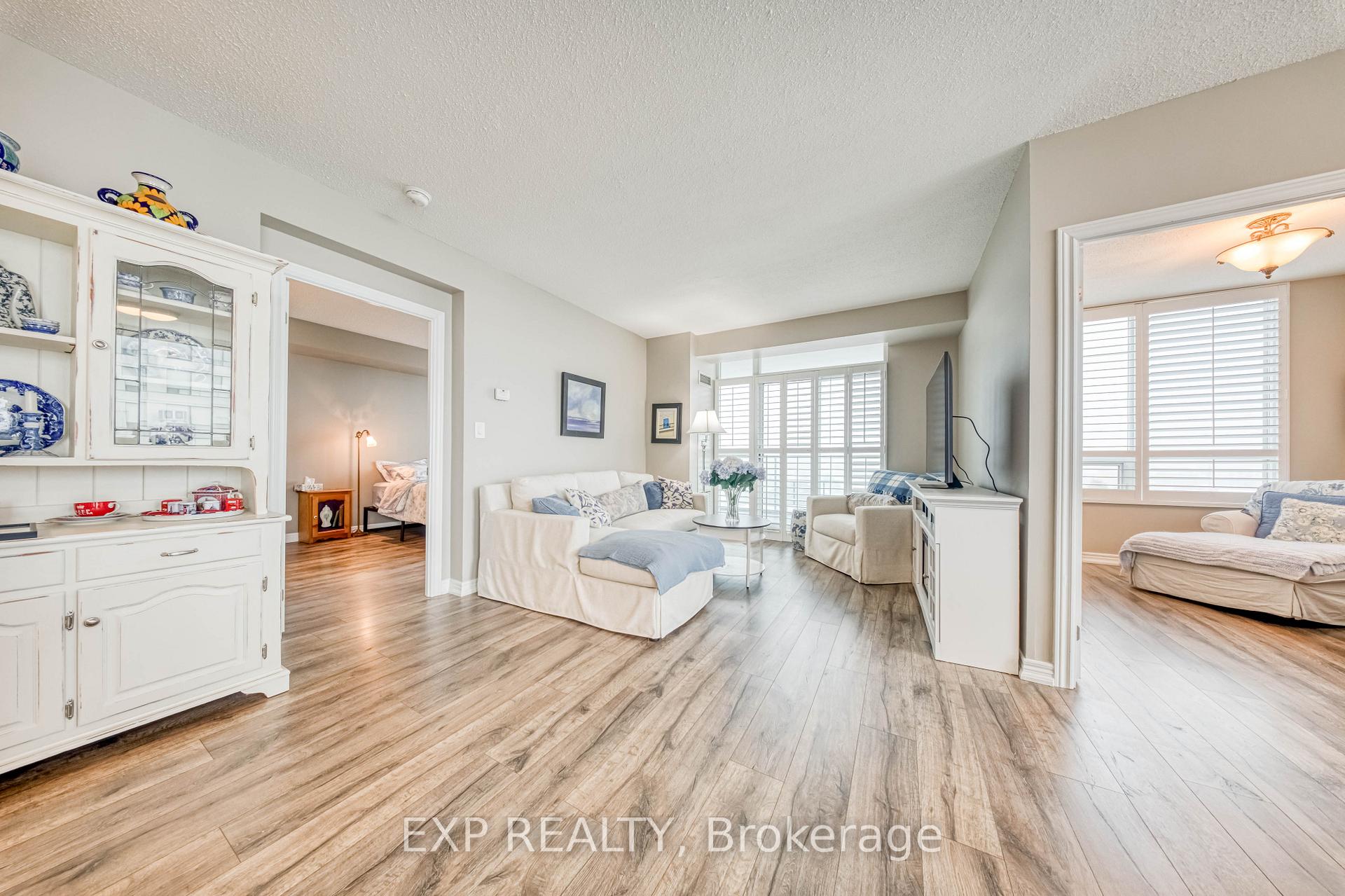 Photo 2 of Unit 806, 100 Promenade Circle, Vaughan, Brownridge — HOMEH