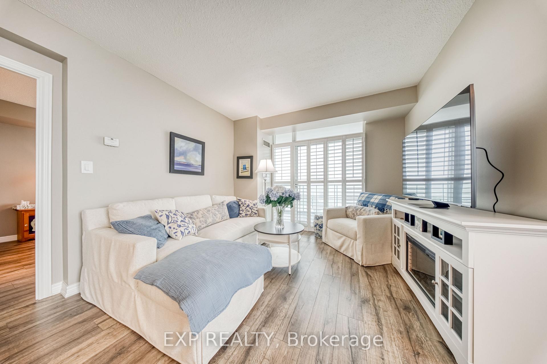 Photo 4 of Unit 806, 100 Promenade Circle, Vaughan, Brownridge — HOMEH