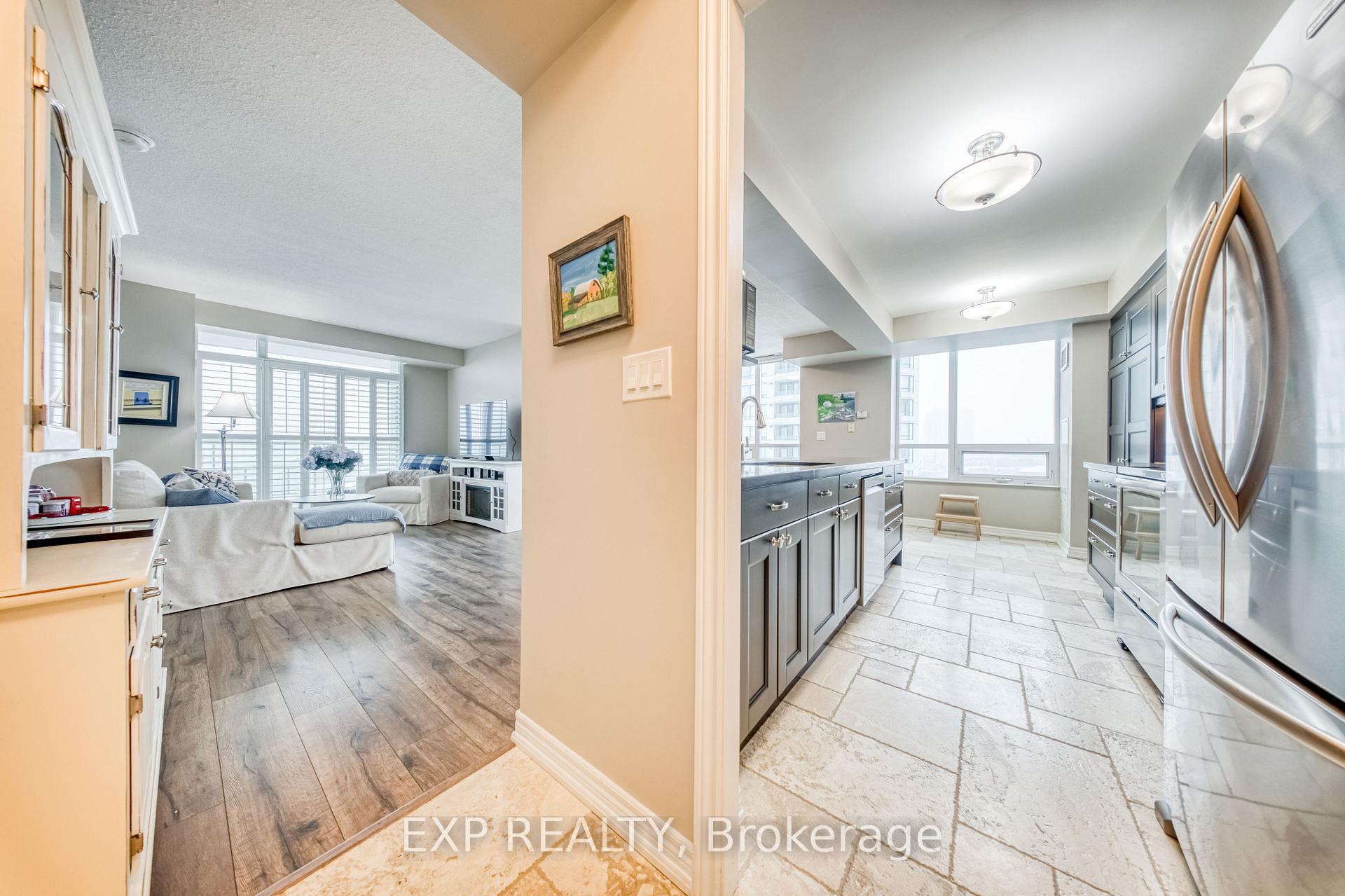 Photo 3 of Unit 806, 100 Promenade Circle, Vaughan, Brownridge — HOMEH