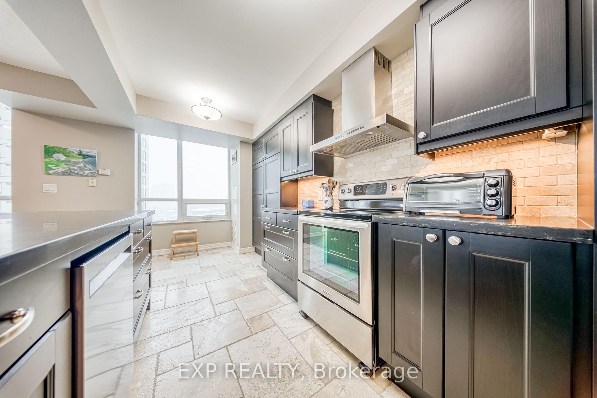 Photo 5 of Unit 806, 100 Promenade Circle, Vaughan, Brownridge — HOMEH