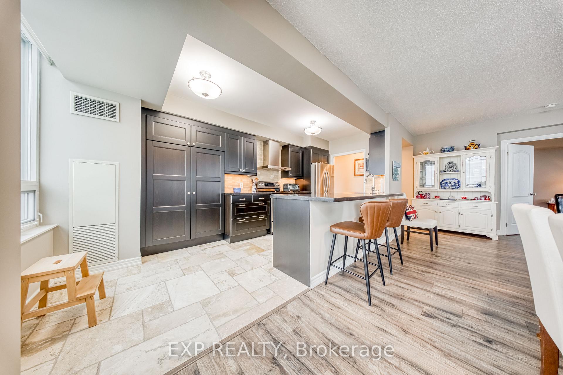 Photo 33 of Unit 806, 100 Promenade Circle, Vaughan, Brownridge — HOMEH
