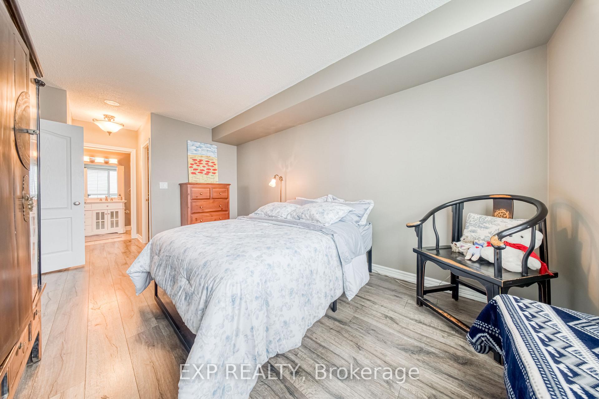 Photo 13 of Unit 806, 100 Promenade Circle, Vaughan, Brownridge — HOMEH