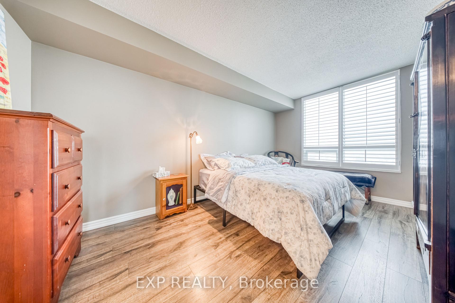 Photo 8 of Unit 806, 100 Promenade Circle, Vaughan, Brownridge — HOMEH