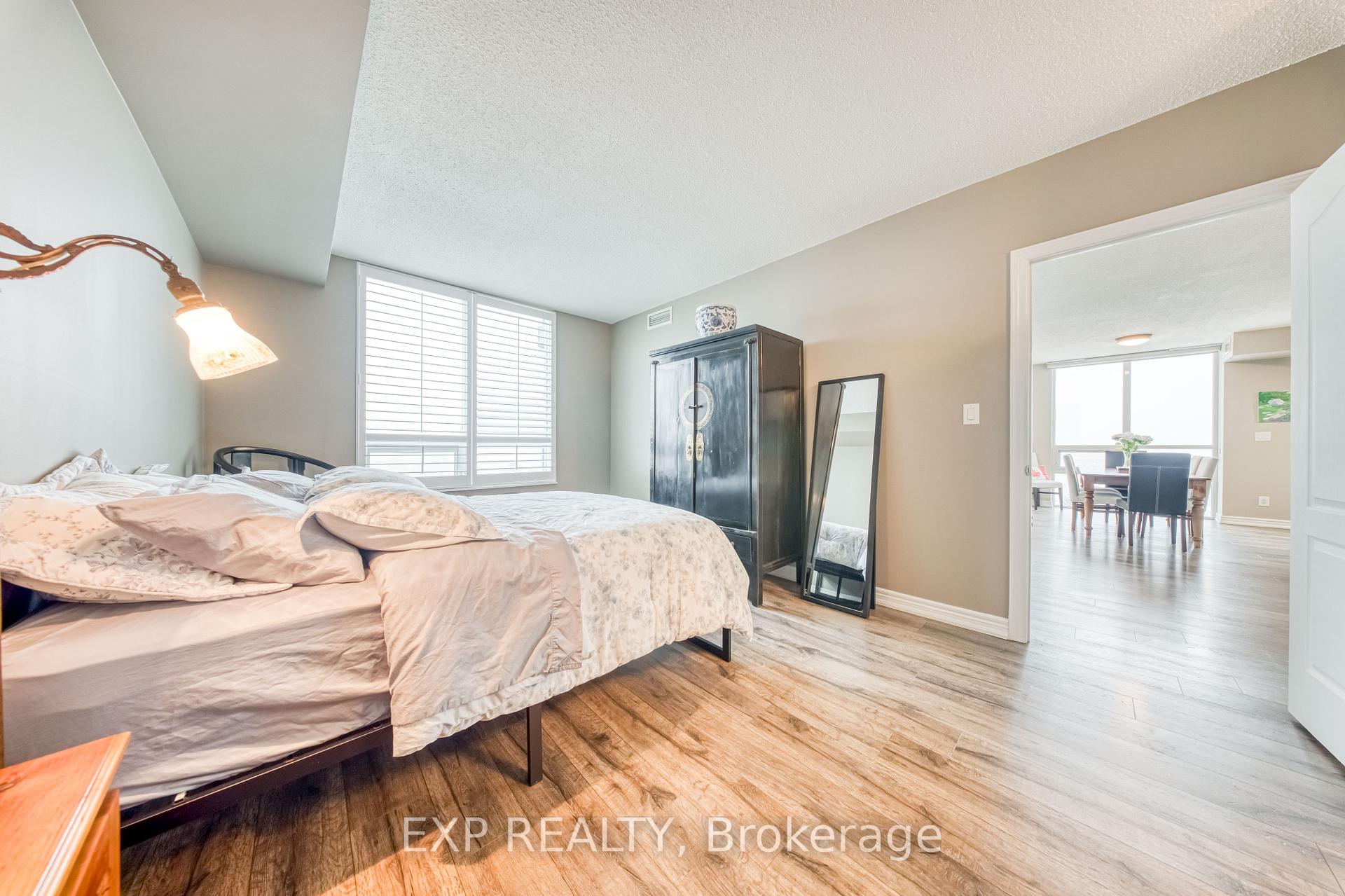 Photo 10 of Unit 806, 100 Promenade Circle, Vaughan, Brownridge — HOMEH